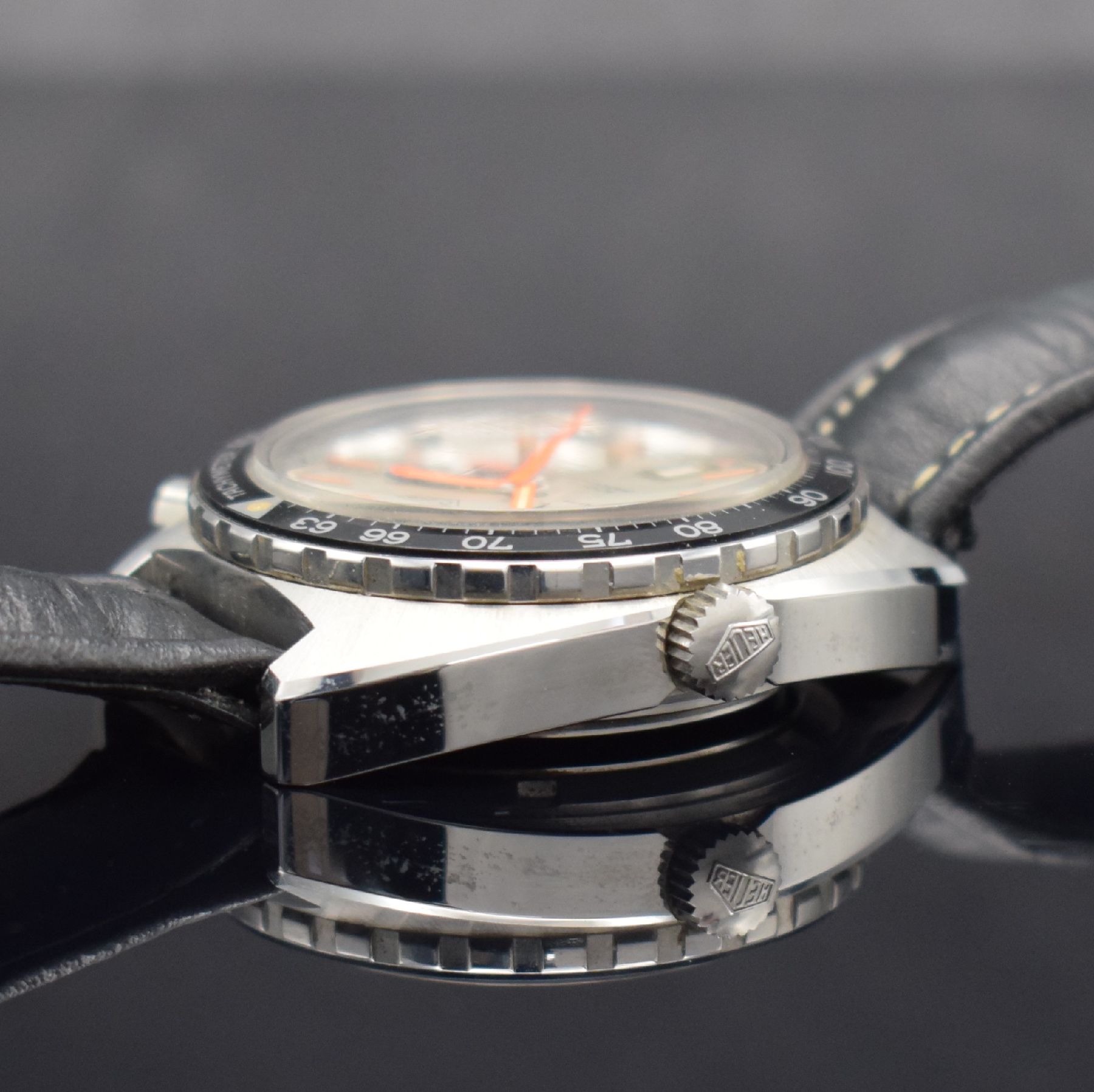 Detail d: HEUER seltene Autatvia "Service Watch 104" Armbanduhr mit Chronograph, Schweiz um 1971, Automatik, Boden mit entsprechender Gravur ...