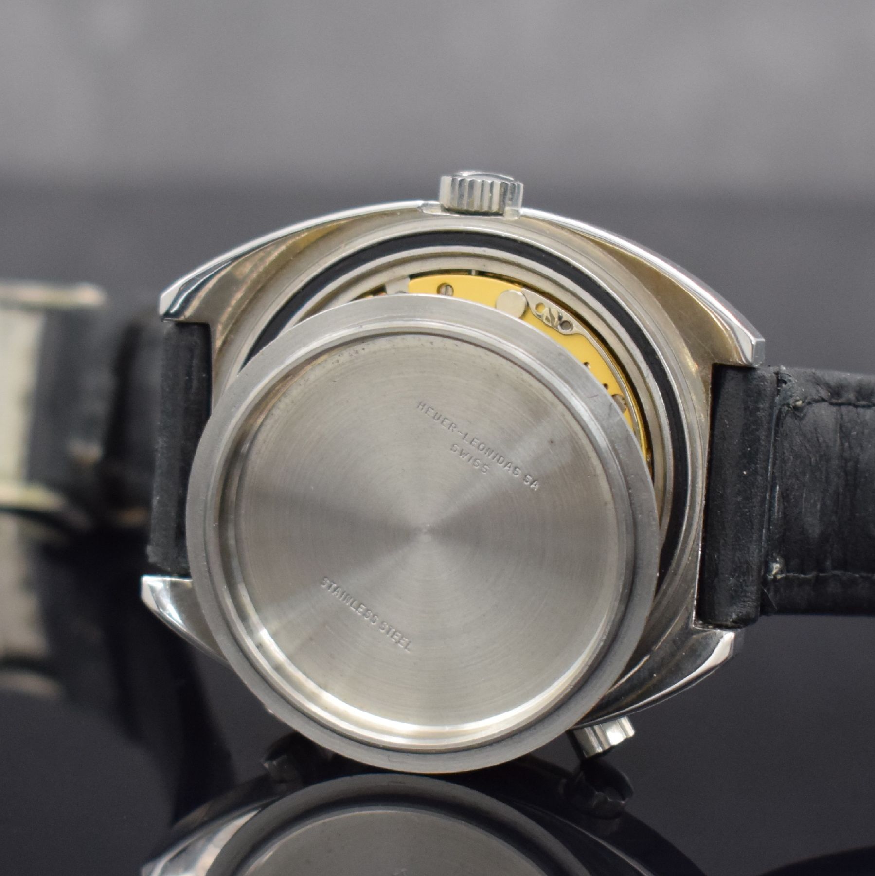 Detail h: HEUER seltene Autatvia "Service Watch 104" Armbanduhr mit Chronograph, Schweiz um 1971, Automatik, Boden mit entsprechender Gravur ...
