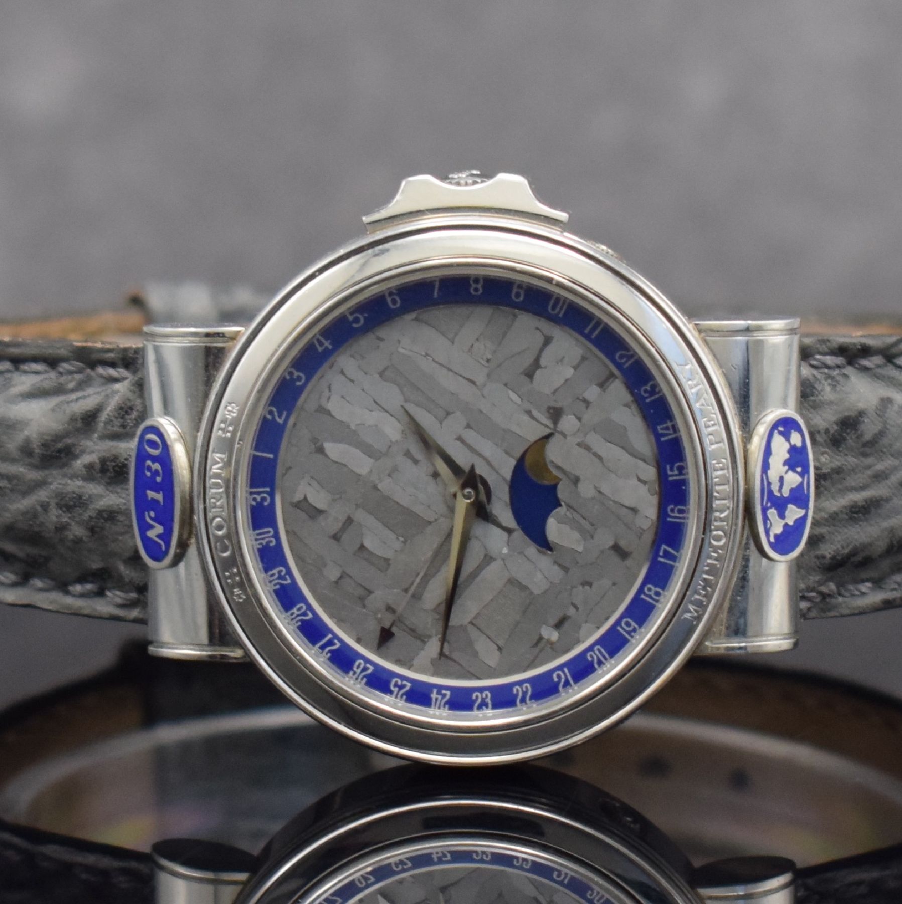 Detail a: CORUM feine & seltene Platin Herrenarmbanduhr Meteorite Peary Referenz 61.450.70, Automatik, Schweiz um 1991, in einer Kleinserie hergestellt, ...
