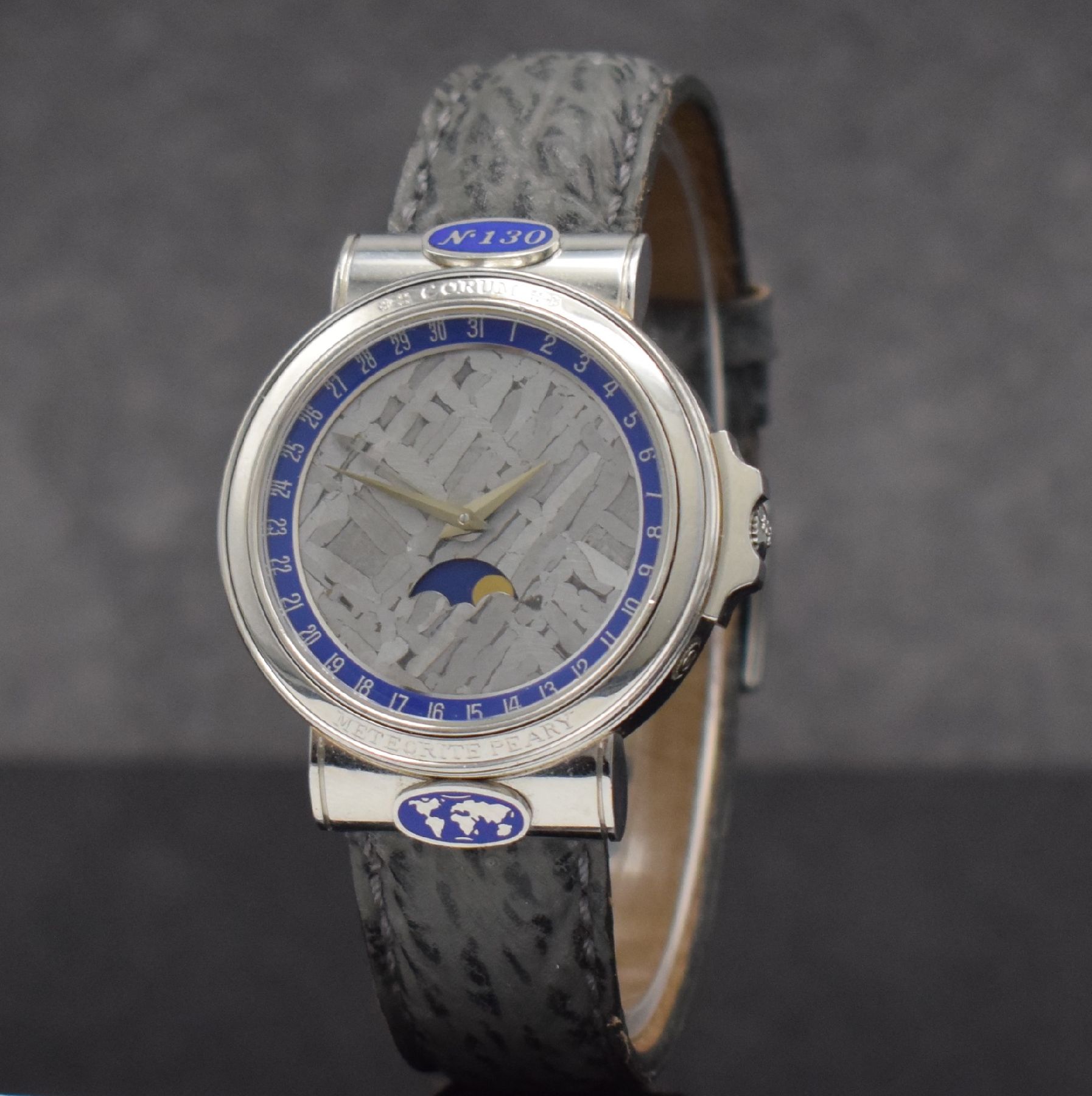 Detail b: CORUM feine & seltene Platin Herrenarmbanduhr Meteorite Peary Referenz 61.450.70, Automatik, Schweiz um 1991, in einer Kleinserie hergestellt, ...