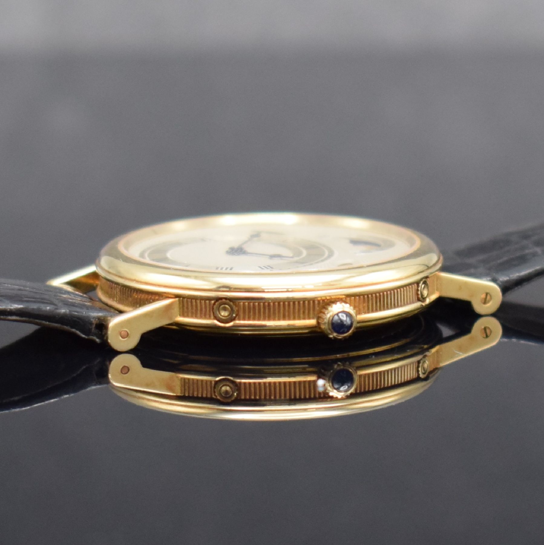 Detail e: BREGUET Herrenarmbanduhr Classic Referenz BA 3330 in GG 750/000, Automatik, Schweiz um 2000, 3-teil. Geh. inkl. orig. Lederband m. orig. GG 750/000 ...
