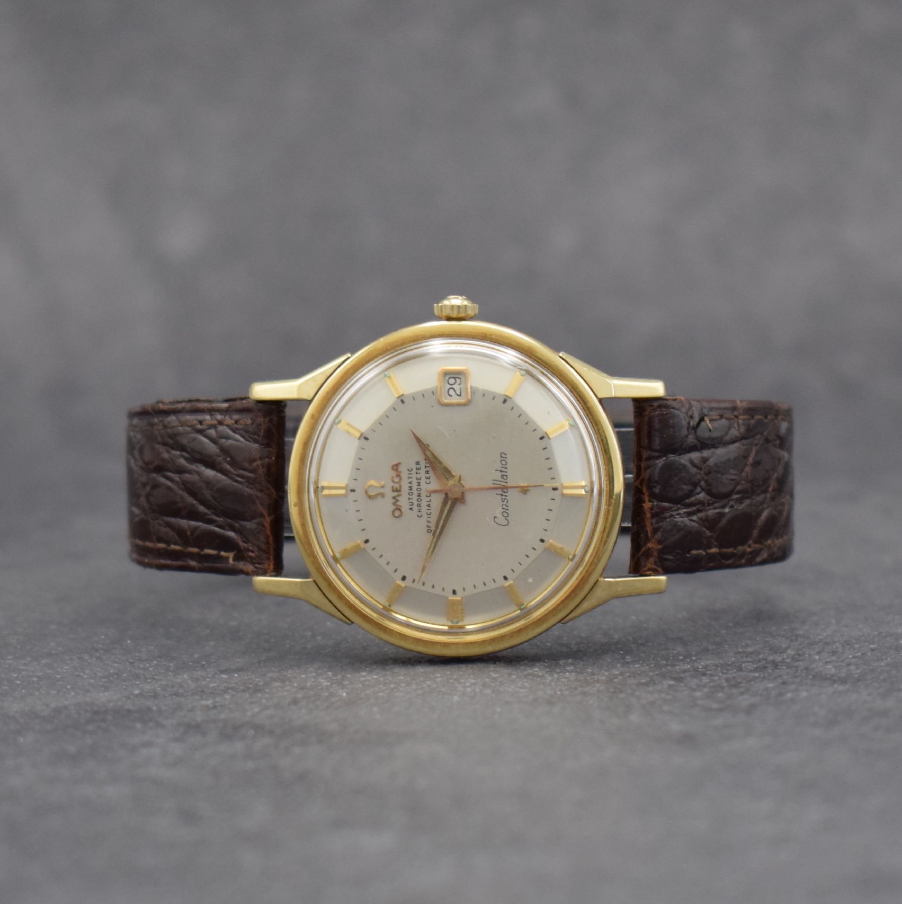 OMEGA Constellation Herrenarmbanduhr in GG 585/000 Referenz 14902 SC, Automatik, Schweiz um 1964, Boden m. Darst. Sternwarte verschr., facett. ...