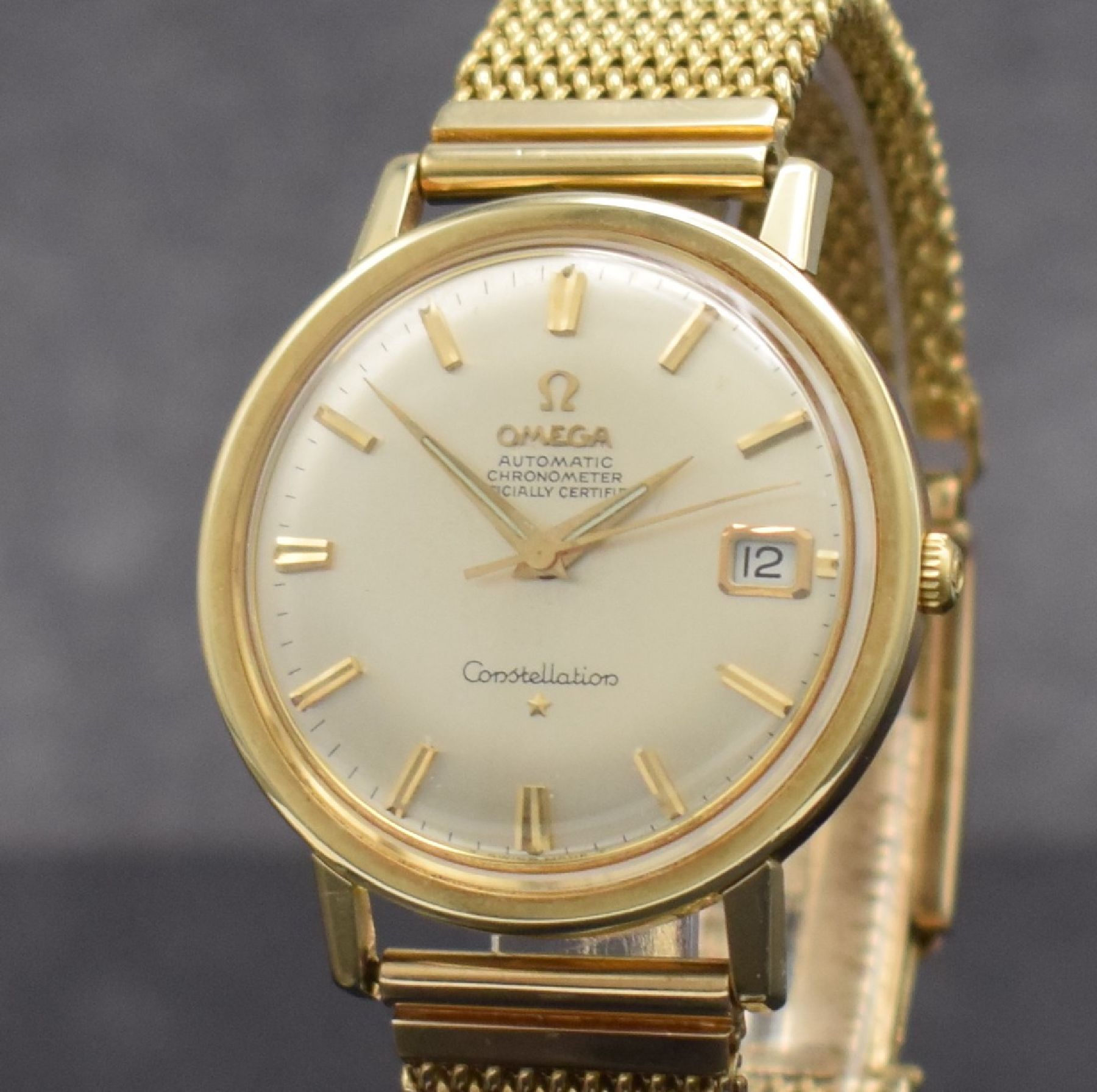 Detail c: OMEGA Constellation Chronometer in GG 585/000 Referenz 168004/14, Automatik, Schweiz um 1967, verschr. Boden m. Darst. Sternwarte, silb. Zifferbl. m. ...