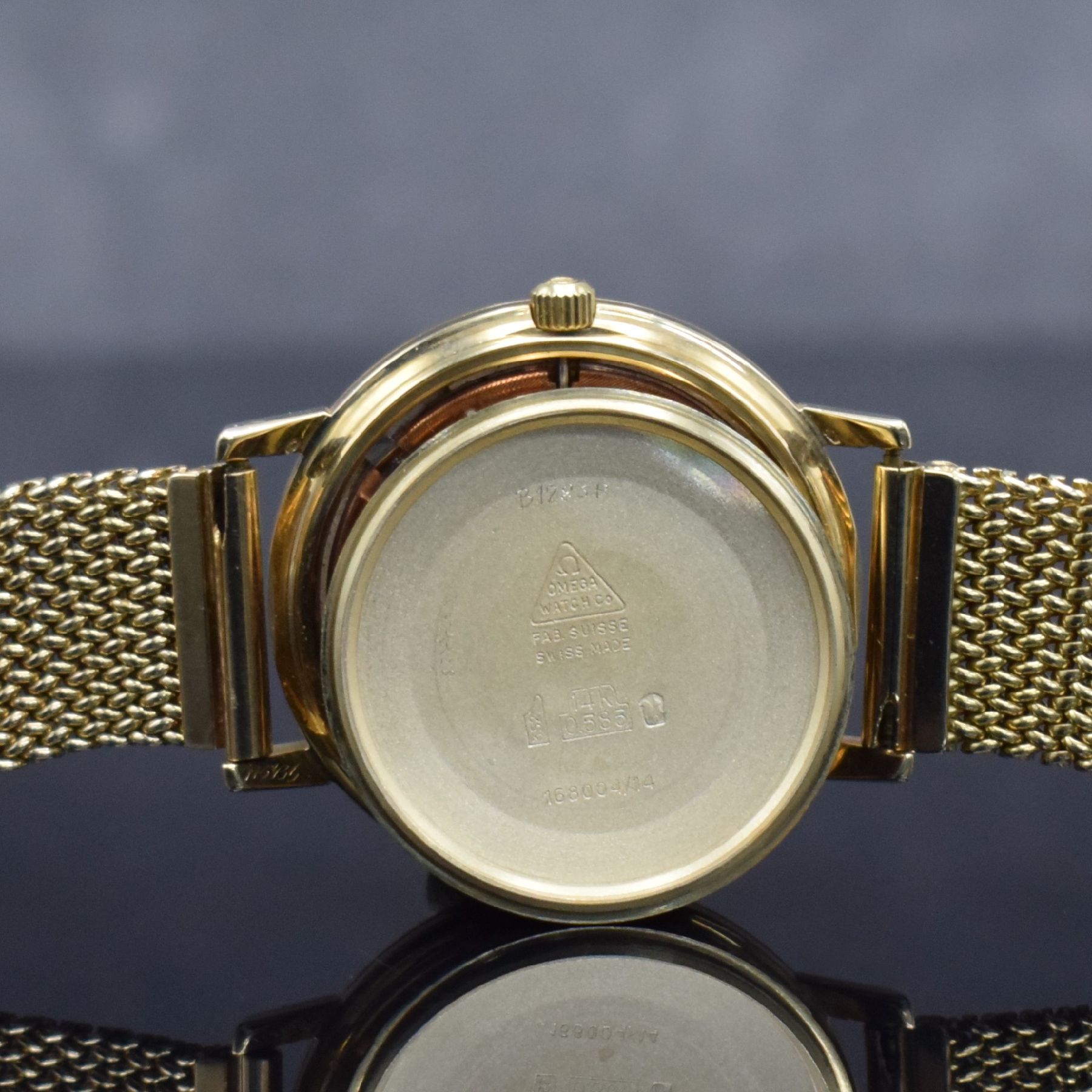 Detail h: OMEGA Constellation Chronometer in GG 585/000 Referenz 168004/14, Automatik, Schweiz um 1967, verschr. Boden m. Darst. Sternwarte, silb. Zifferbl. m. ...