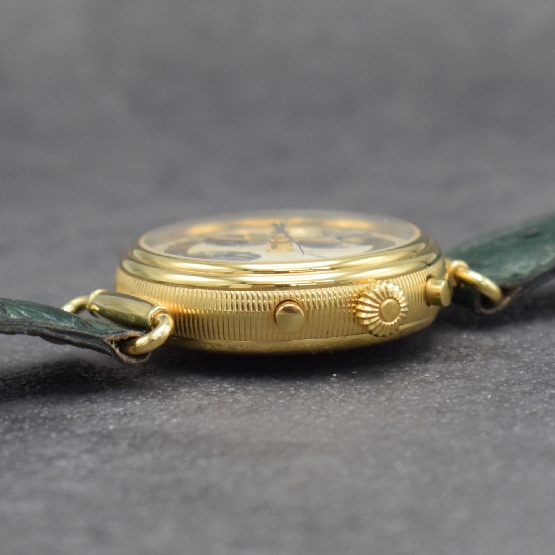 Detail d: BERNEY Armbandchronograph mit Vollkalenderanzeige, Automatik, Schweiz um 2000, verg., beids. vergl. Geh., Boden & Glasrand aufgedr., bewegl. ...