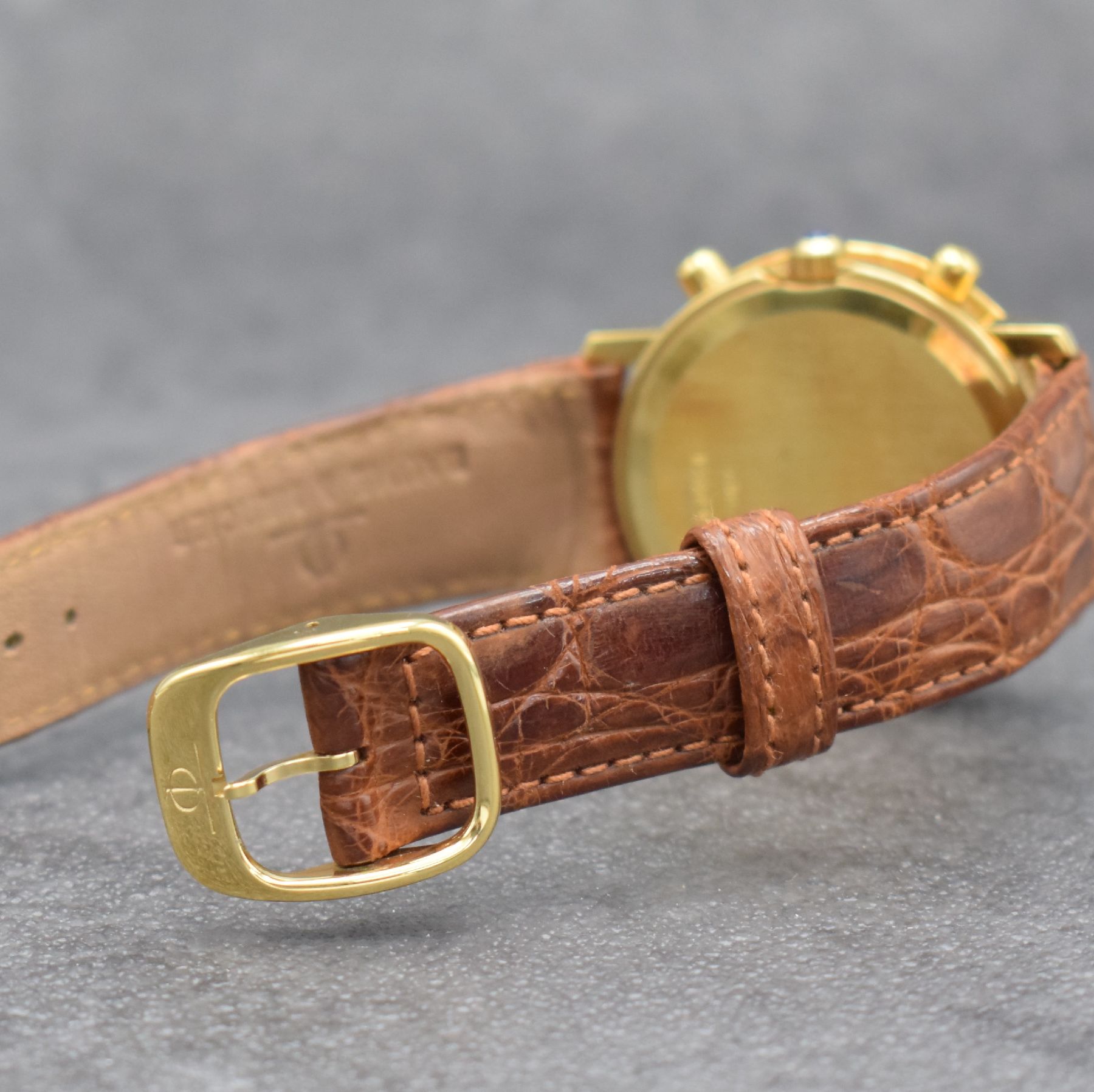 Detail d: BAUME & MERCIER Armbandchronograph in GG 750/000 Referenz 86105, Schweiz 1990er Jahre, 3-teil. Geh., orig. Lederband m. verg. orig. Dornschl., Boden ...