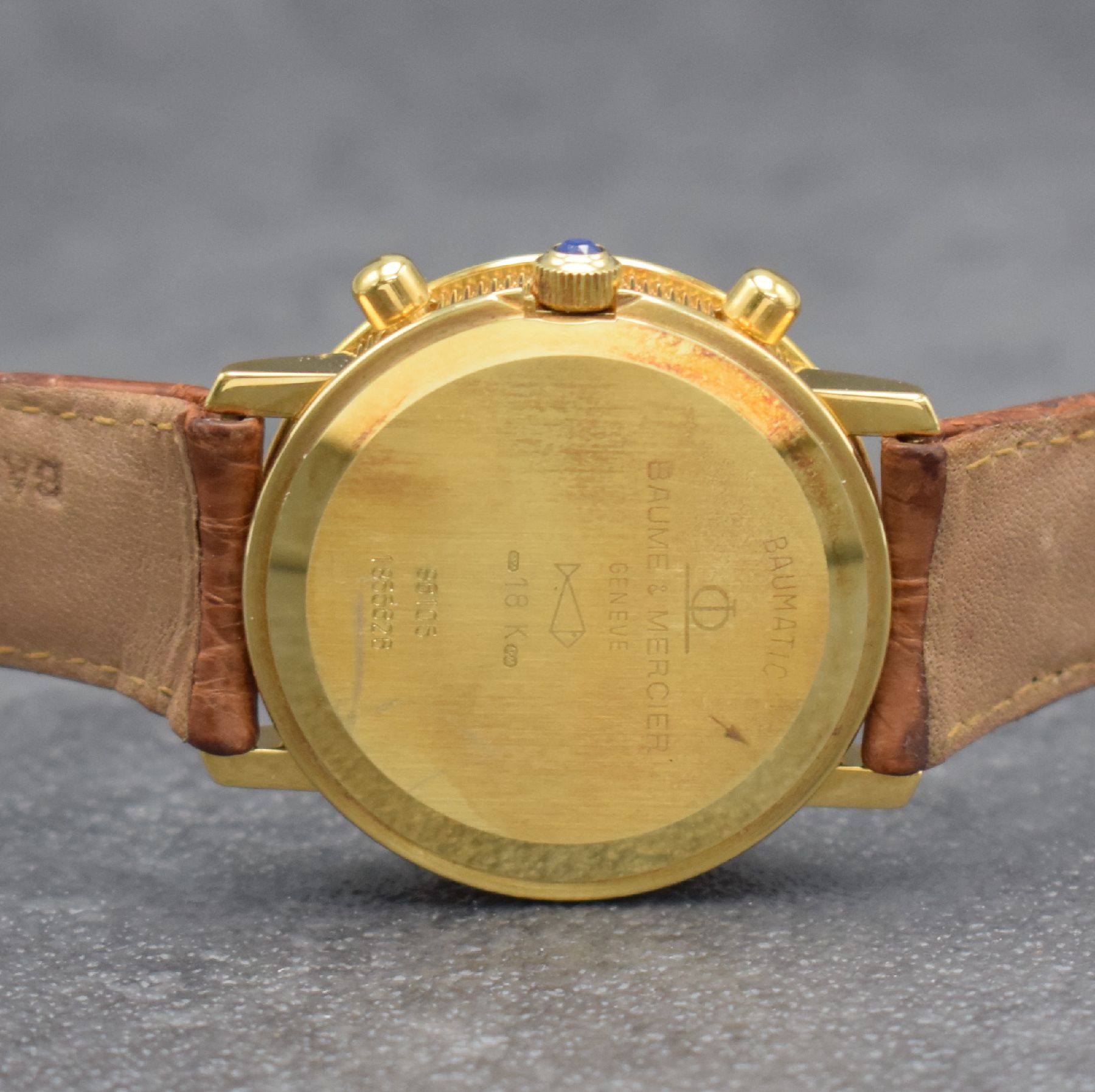 Detail f: BAUME & MERCIER Armbandchronograph in GG 750/000 Referenz 86105, Schweiz 1990er Jahre, 3-teil. Geh., orig. Lederband m. verg. orig. Dornschl., Boden ...
