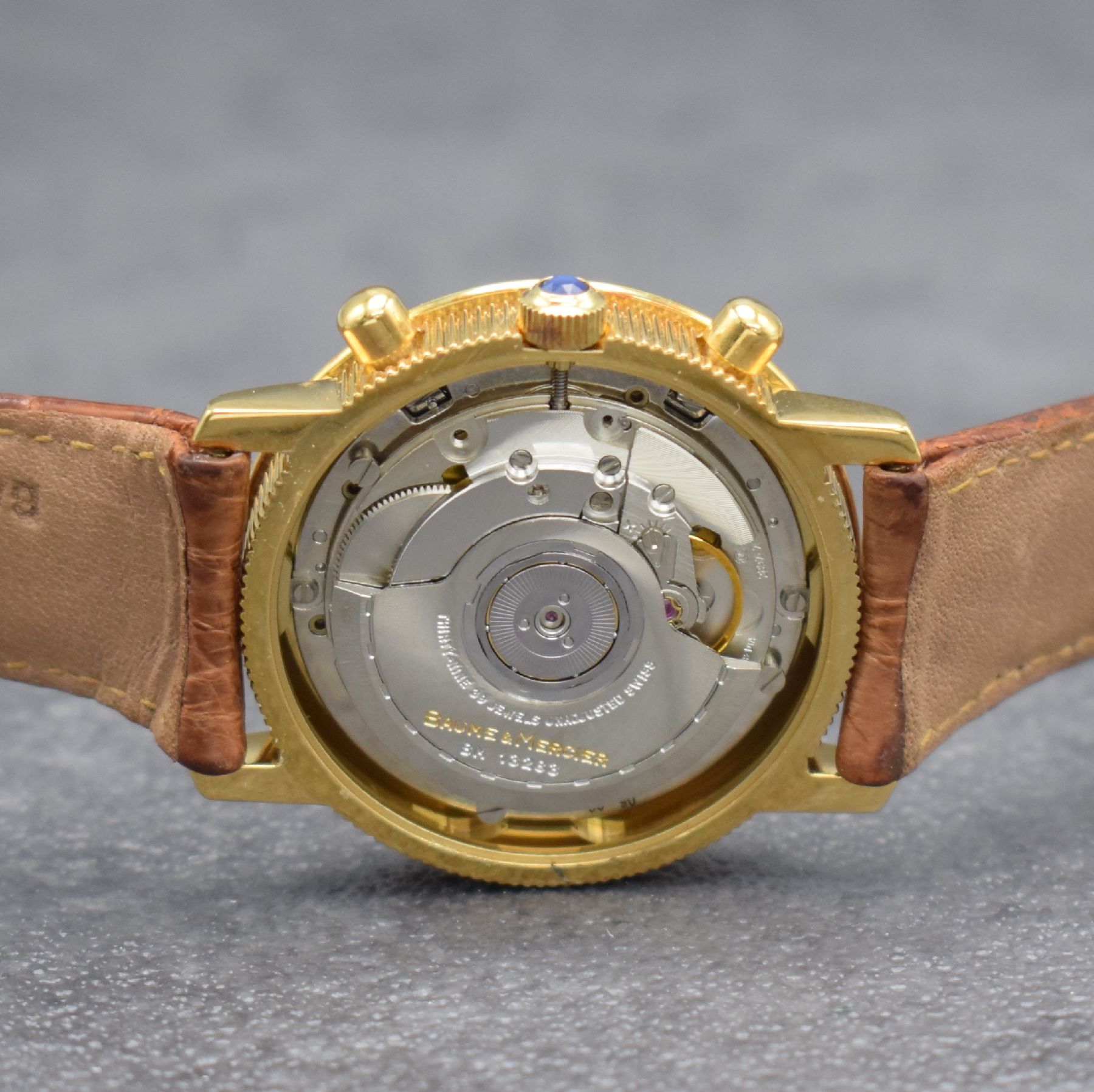Detail g: BAUME & MERCIER Armbandchronograph in GG 750/000 Referenz 86105, Schweiz 1990er Jahre, 3-teil. Geh., orig. Lederband m. verg. orig. Dornschl., Boden ...