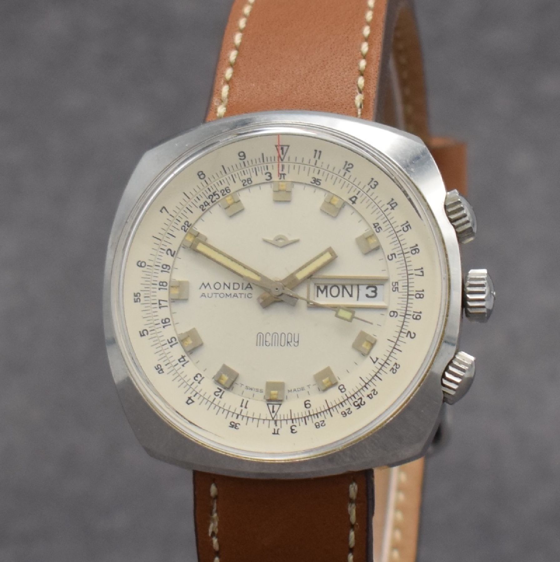 Detail c: MONDIA seltene Herrenarmbanduhr mit Rechenschieber und rückseitiger Weltzeit in Stahl, Schweiz um 1965, Automatik, verschr. Geh., im Boden ...