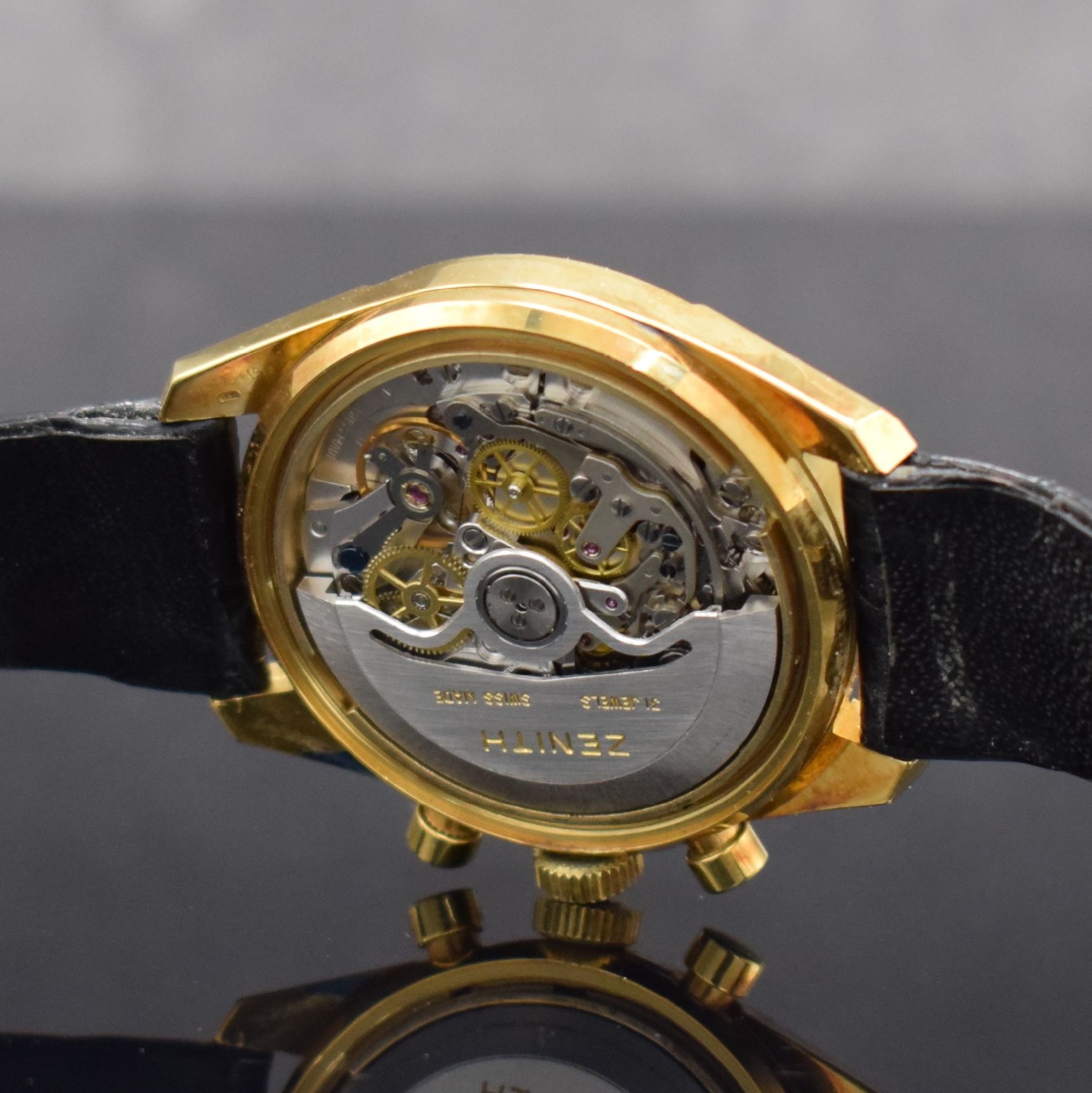Detail h: ZENITH seltener vintage El Primero Schaltradchronograph im unpoliertem GG 750/000 Gehäuse Referenz 1205, Automatik, Schweiz 1970er Jahre, Boden ...