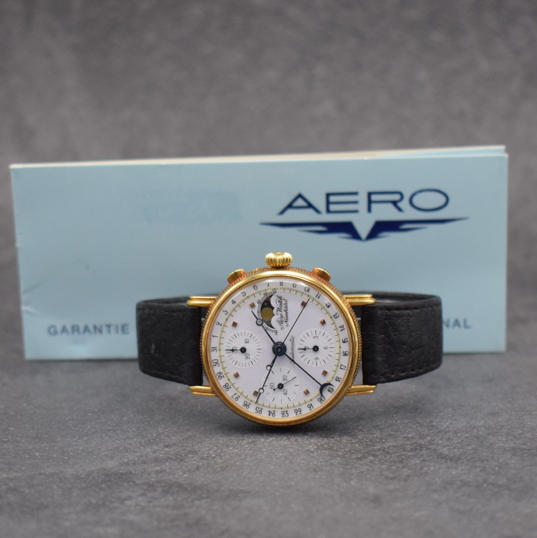 Detail g: AERO WATCH Neuchatel Herrenarmbanduhr mit Chronograph, Mondphase & Datum in GG 750/000, Schweiz um 1990, Handaufzug, 3-teil. Geh., Boden & Glasrand ...