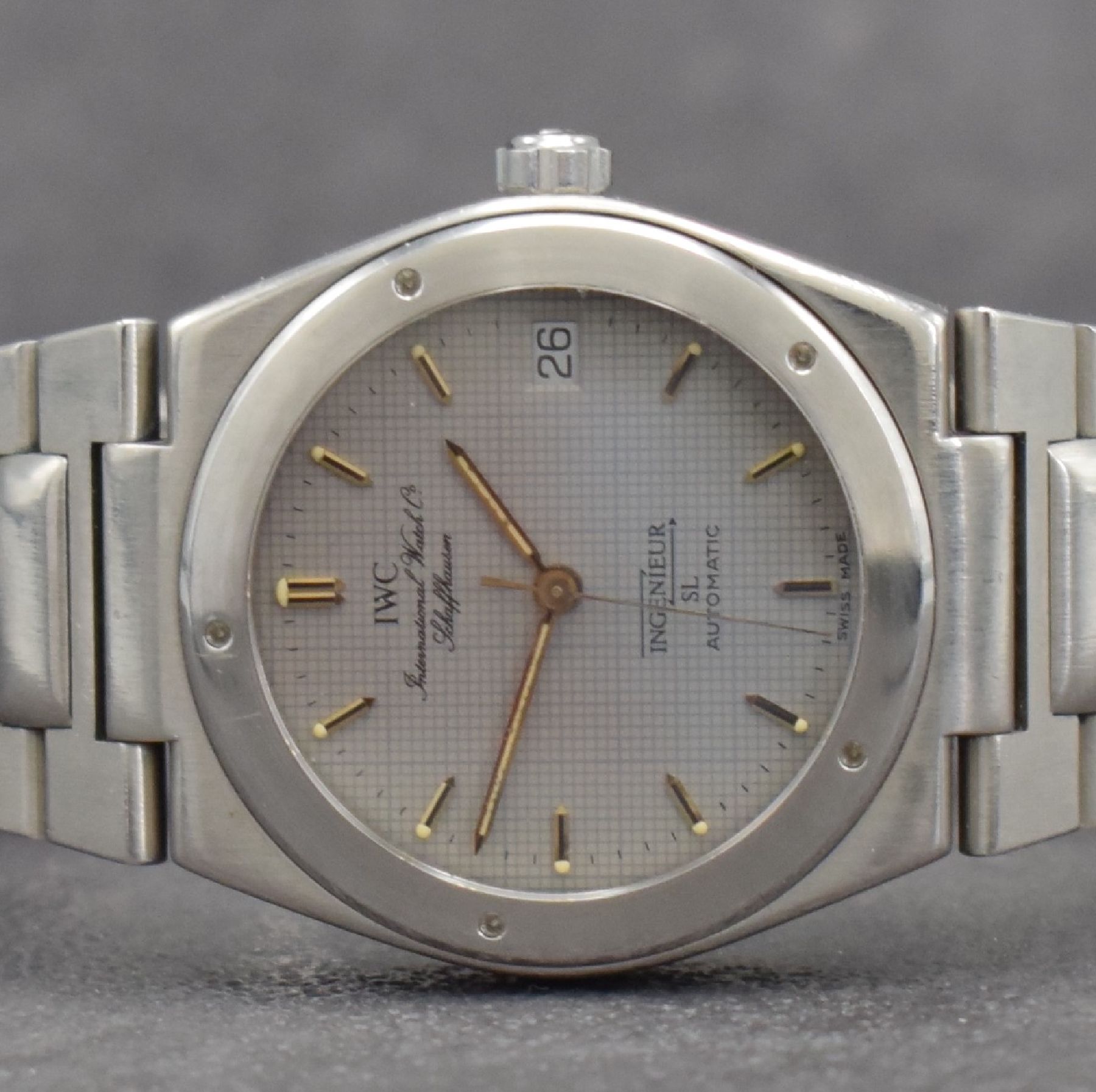 Detail a: IWC Herrenarmbanduhr Modell Ingenieur Automatik SL Referenz 3506.1, Schweiz um 1990, Edelstahlgeh. inkl. Gliederband m. Faltschl., Boden, Lünette & ...