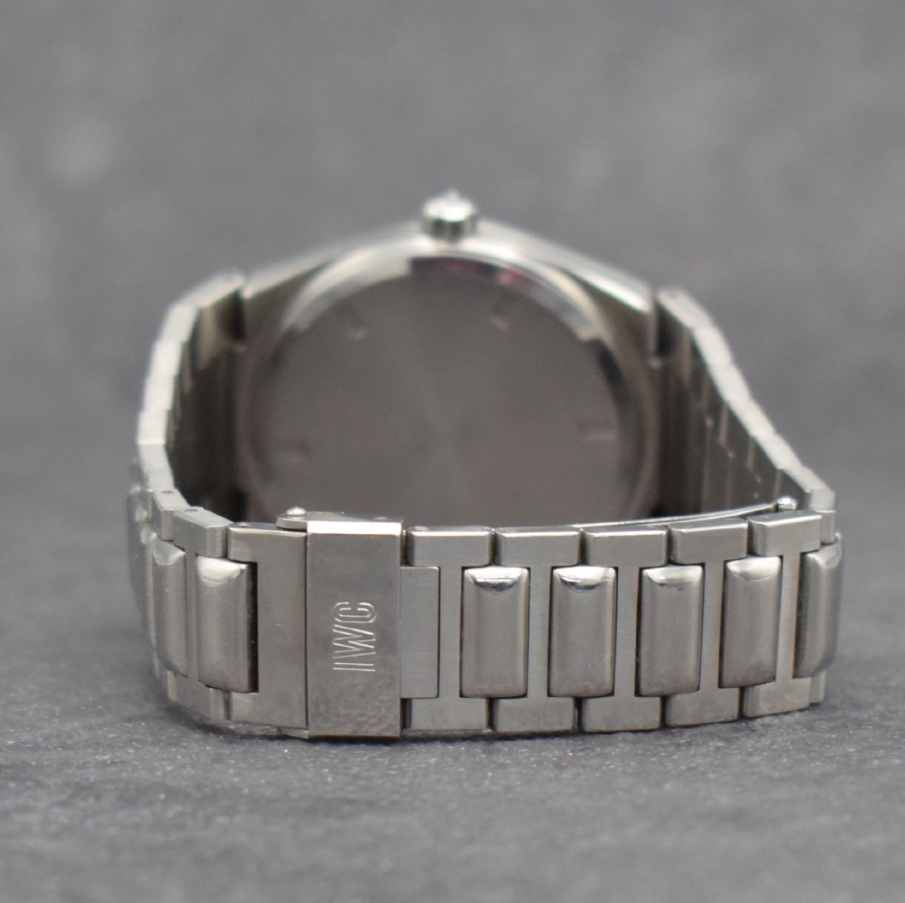Detail d: IWC Herrenarmbanduhr Modell Ingenieur Automatik SL Referenz 3506.1, Schweiz um 1990, Edelstahlgeh. inkl. Gliederband m. Faltschl., Boden, Lünette & ...