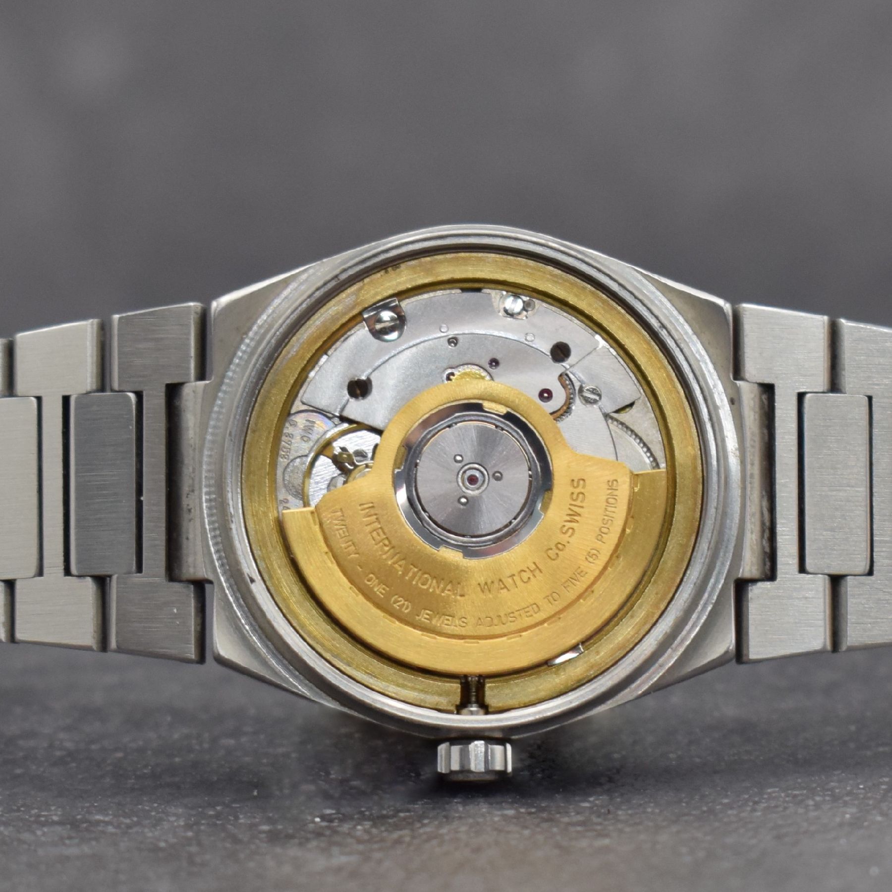 Detail h: IWC Herrenarmbanduhr Modell Ingenieur Automatik SL Referenz 3506.1, Schweiz um 1990, Edelstahlgeh. inkl. Gliederband m. Faltschl., Boden, Lünette & ...
