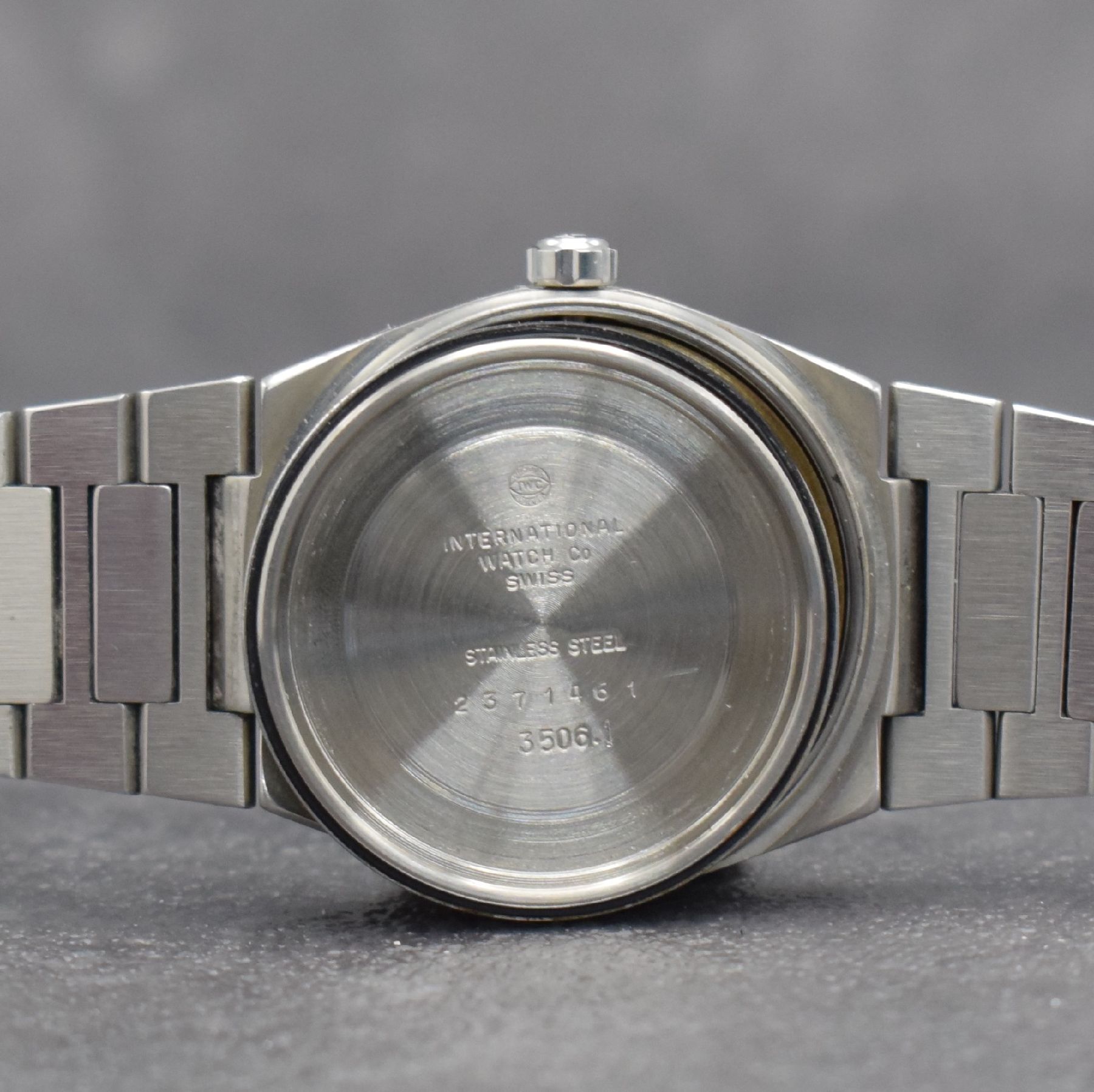 Detail i: IWC Herrenarmbanduhr Modell Ingenieur Automatik SL Referenz 3506.1, Schweiz um 1990, Edelstahlgeh. inkl. Gliederband m. Faltschl., Boden, Lünette & ...