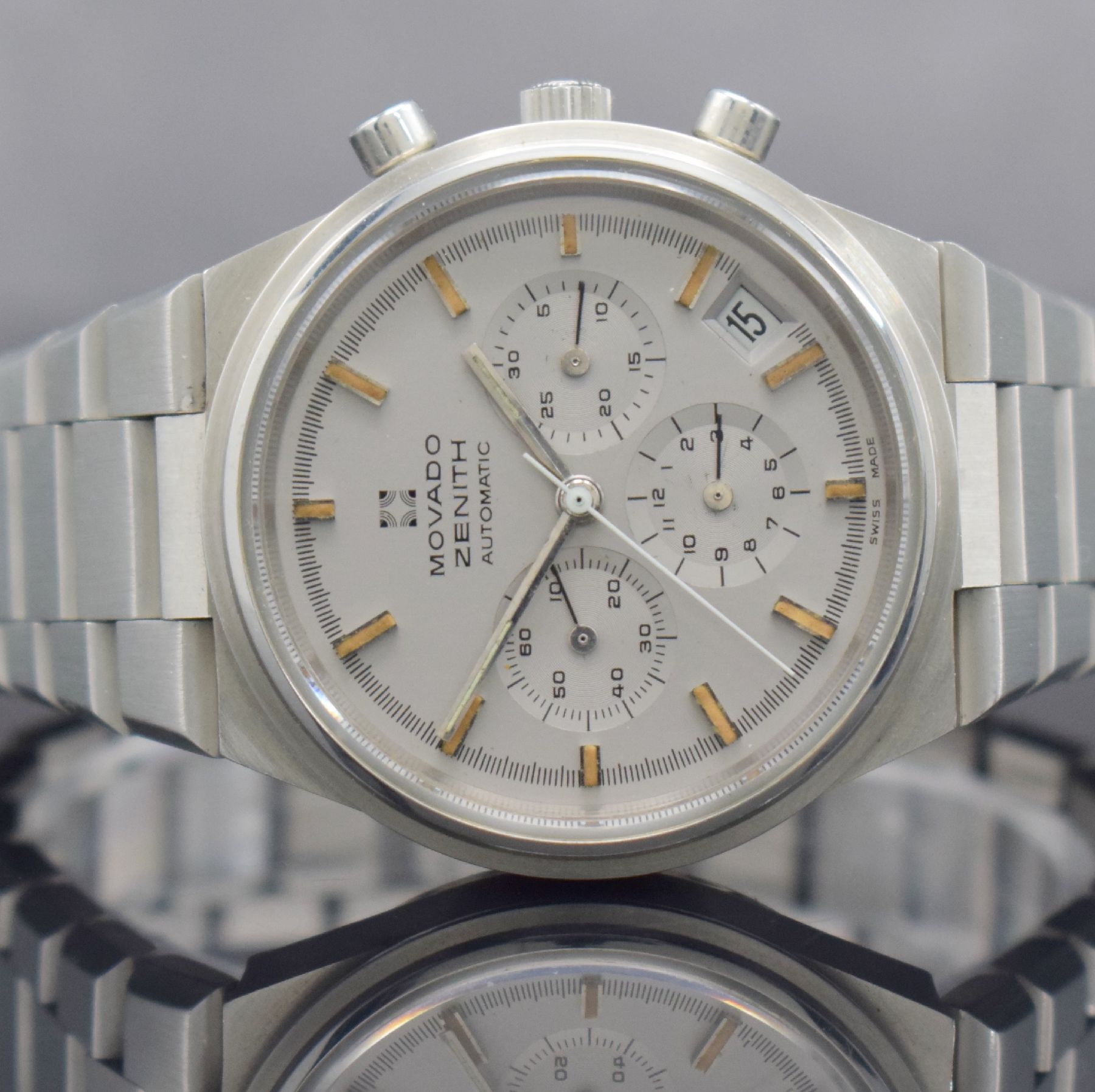 Detail a: MOVADO / ZENITH Herrenarmbanduhr mit Chronograph, Schweiz um 1980, Automatik, Edelstahlgeh., orig. Gliederbd., geschr. Boden m. später. Verglasung, ...