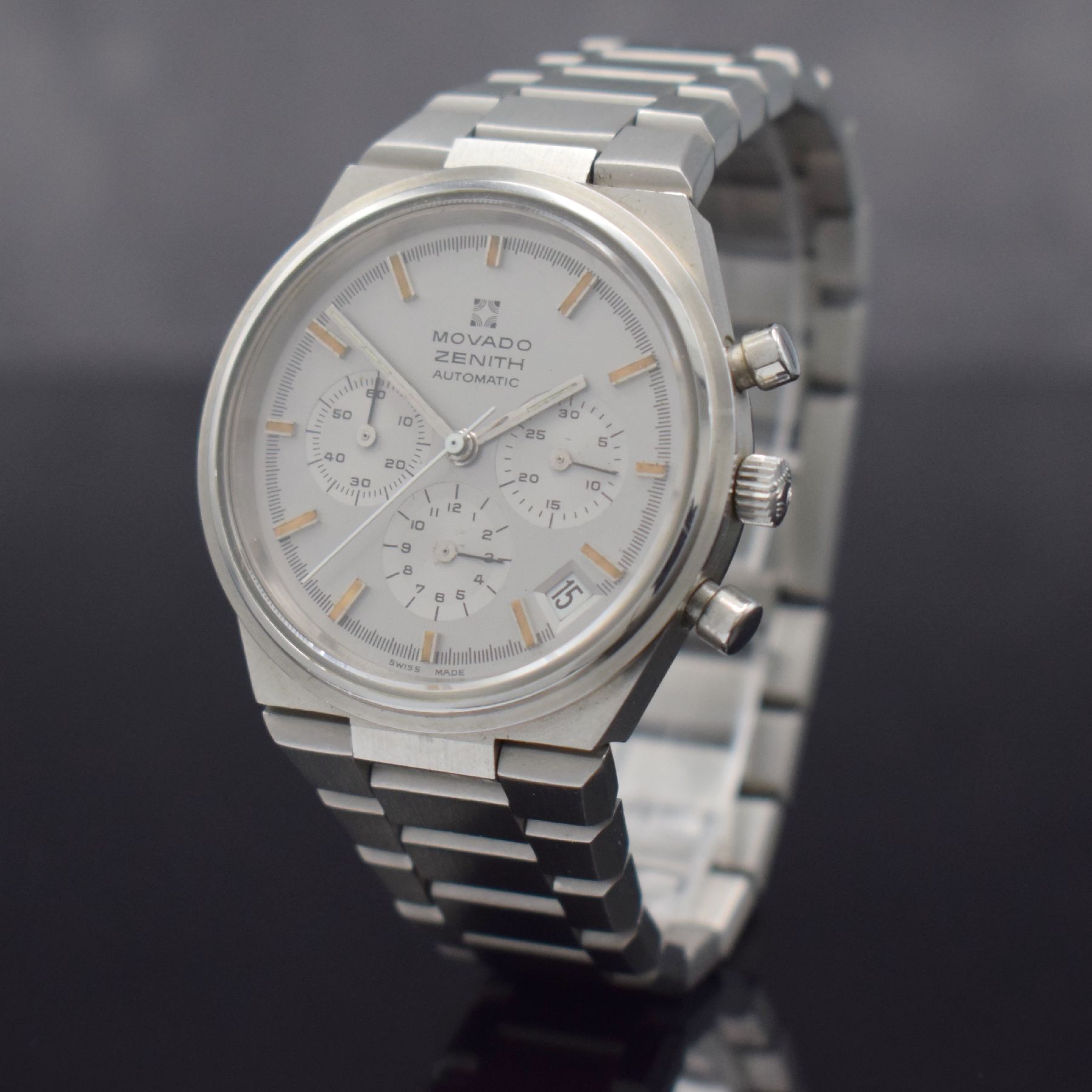 Detail b: MOVADO / ZENITH Herrenarmbanduhr mit Chronograph, Schweiz um 1980, Automatik, Edelstahlgeh., orig. Gliederbd., geschr. Boden m. später. Verglasung, ...