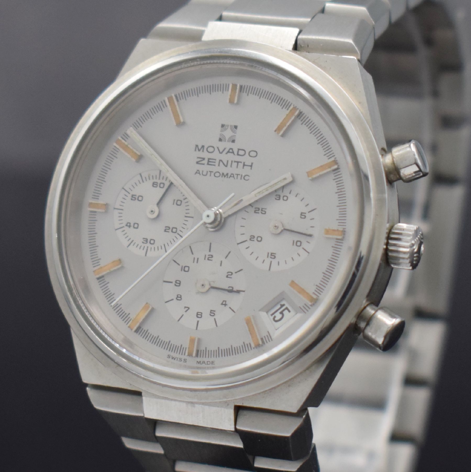 Detail c: MOVADO / ZENITH Herrenarmbanduhr mit Chronograph, Schweiz um 1980, Automatik, Edelstahlgeh., orig. Gliederbd., geschr. Boden m. später. Verglasung, ...