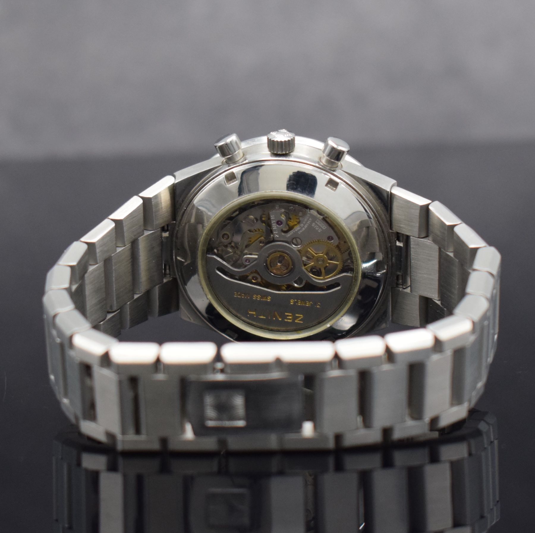 Detail f: MOVADO / ZENITH Herrenarmbanduhr mit Chronograph, Schweiz um 1980, Automatik, Edelstahlgeh., orig. Gliederbd., geschr. Boden m. später. Verglasung, ...