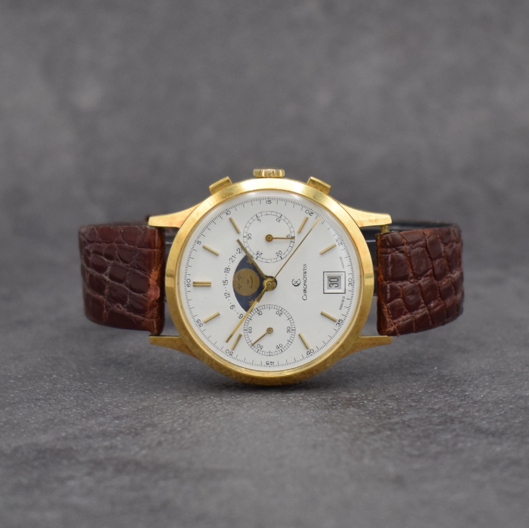 CHRONOSWISS Herrenarmbanduhr mit Chronograph, Mondphase & Datum in GG 750/000, Schweiz um 1980, Handaufzug, 3-teil. Geh., Boden & Glasrand aufgedr., ...