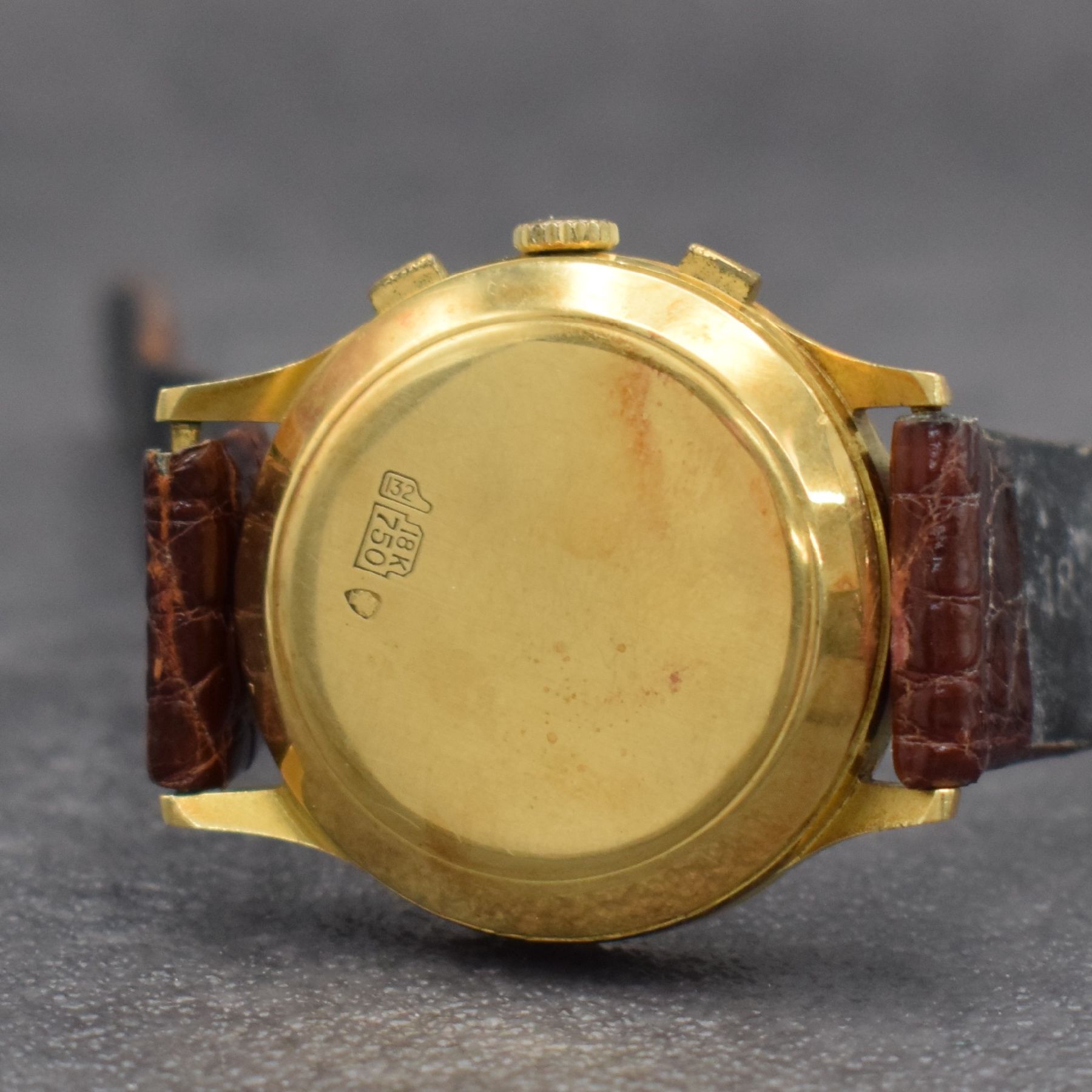 Detail e: CHRONOSWISS Herrenarmbanduhr mit Chronograph, Mondphase & Datum in GG 750/000, Schweiz um 1980, Handaufzug, 3-teil. Geh., Boden & Glasrand aufgedr., ...