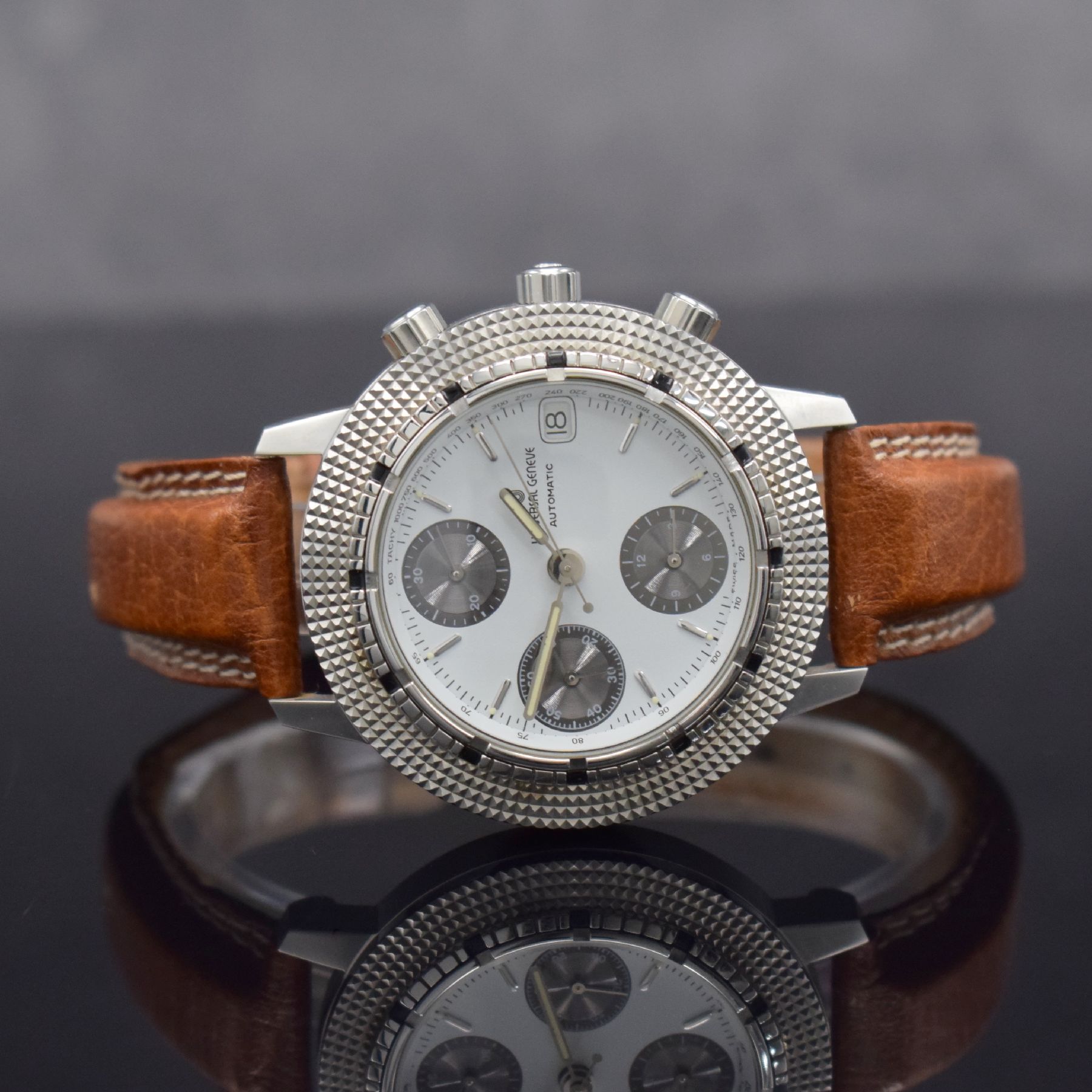 UNIVERSAL GENEVE Armbandchronograph Referenz 104.42.980, Automatik, Schweiz um 1985, Edelstahlgeh. inkl. orig. Lederband m. orig. Dornschl., Boden ...