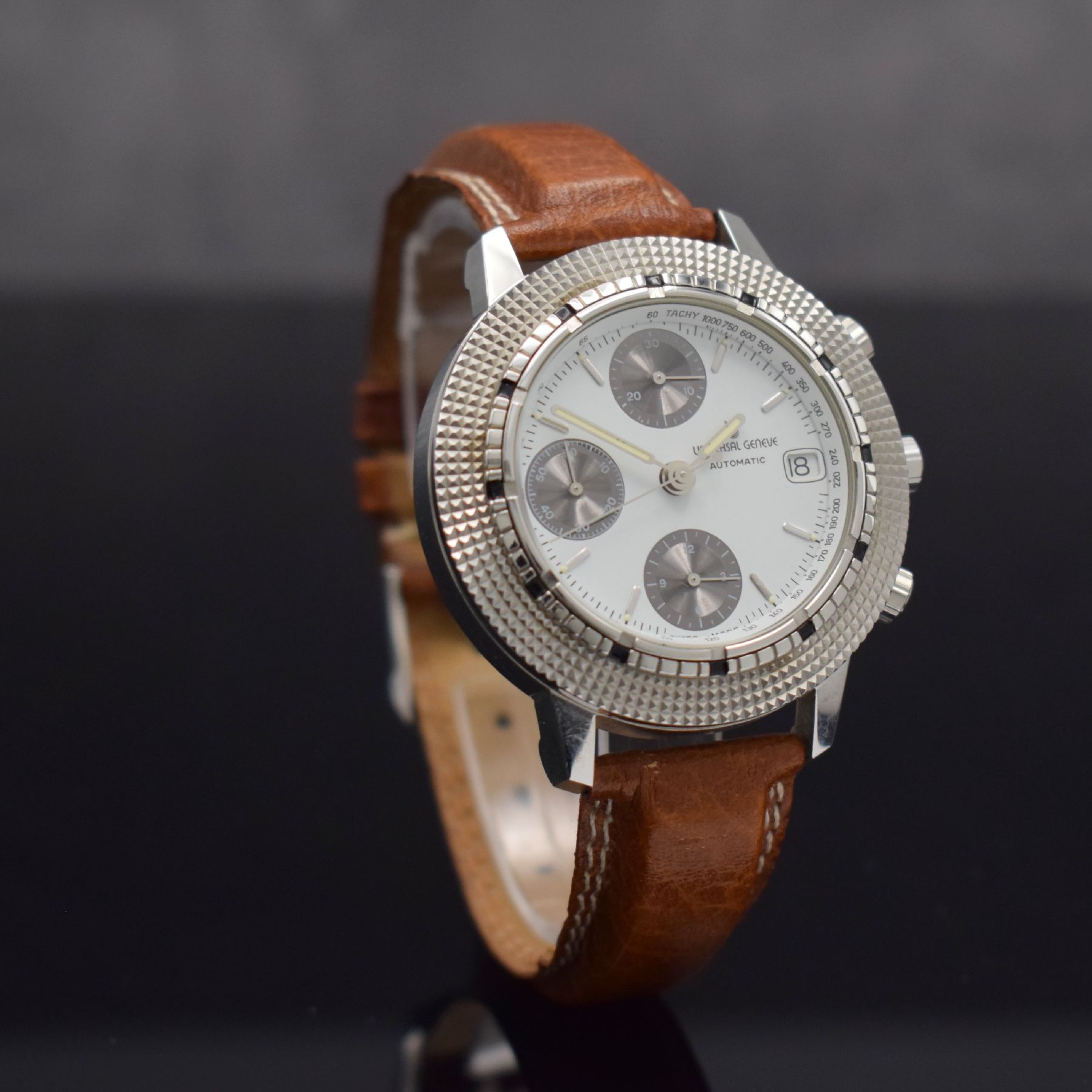 Detail d: UNIVERSAL GENEVE Armbandchronograph Referenz 104.42.980, Automatik, Schweiz um 1985, Edelstahlgeh. inkl. orig. Lederband m. orig. Dornschl., Boden ...