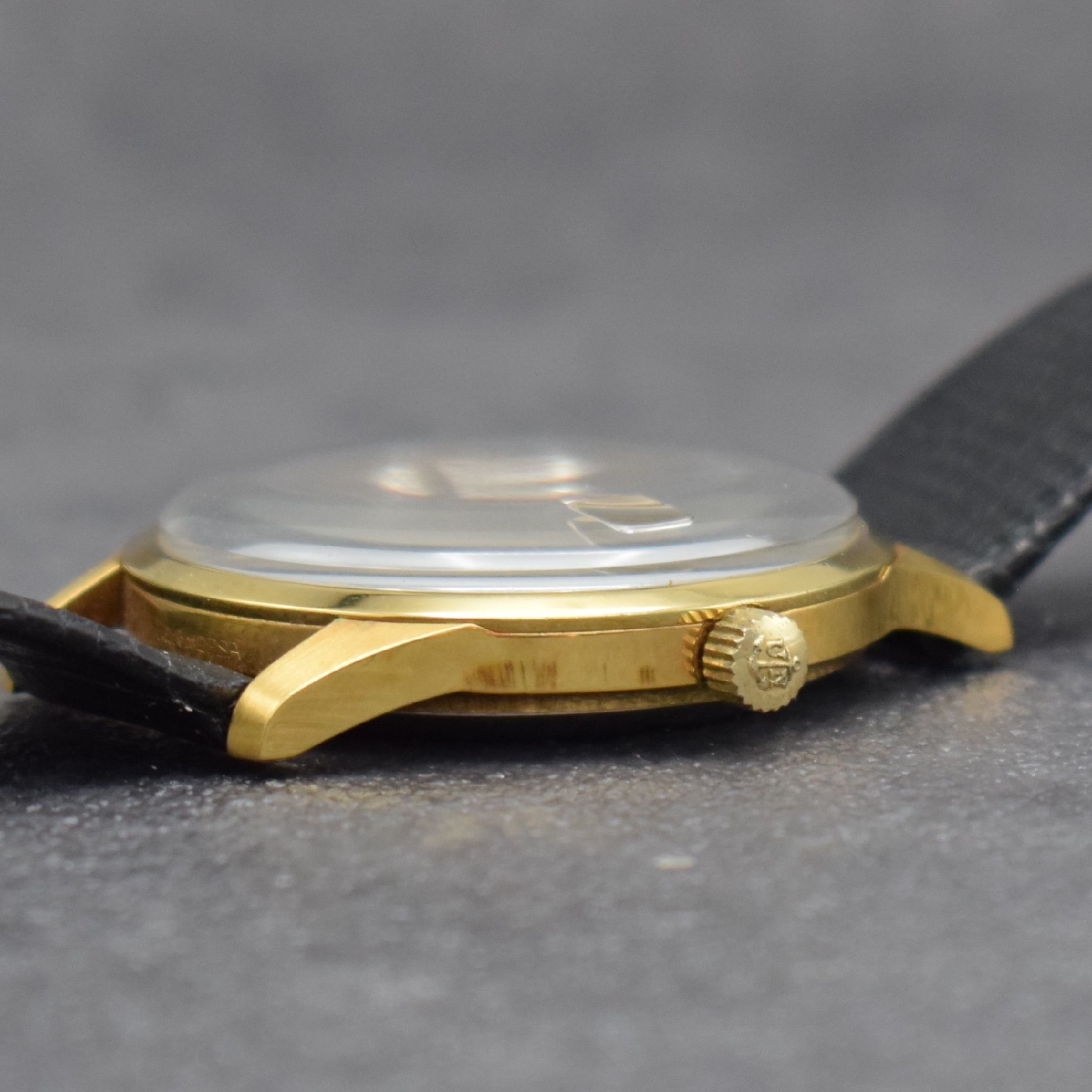 Detail e: ULYSSE NARDIN Armbanduhr, Automatik, Schweiz 1970er Jahre, Schnellschwinger, Metallgeh. hartverg., Boden verschr., orig. Lederband m. verg. orig. ...