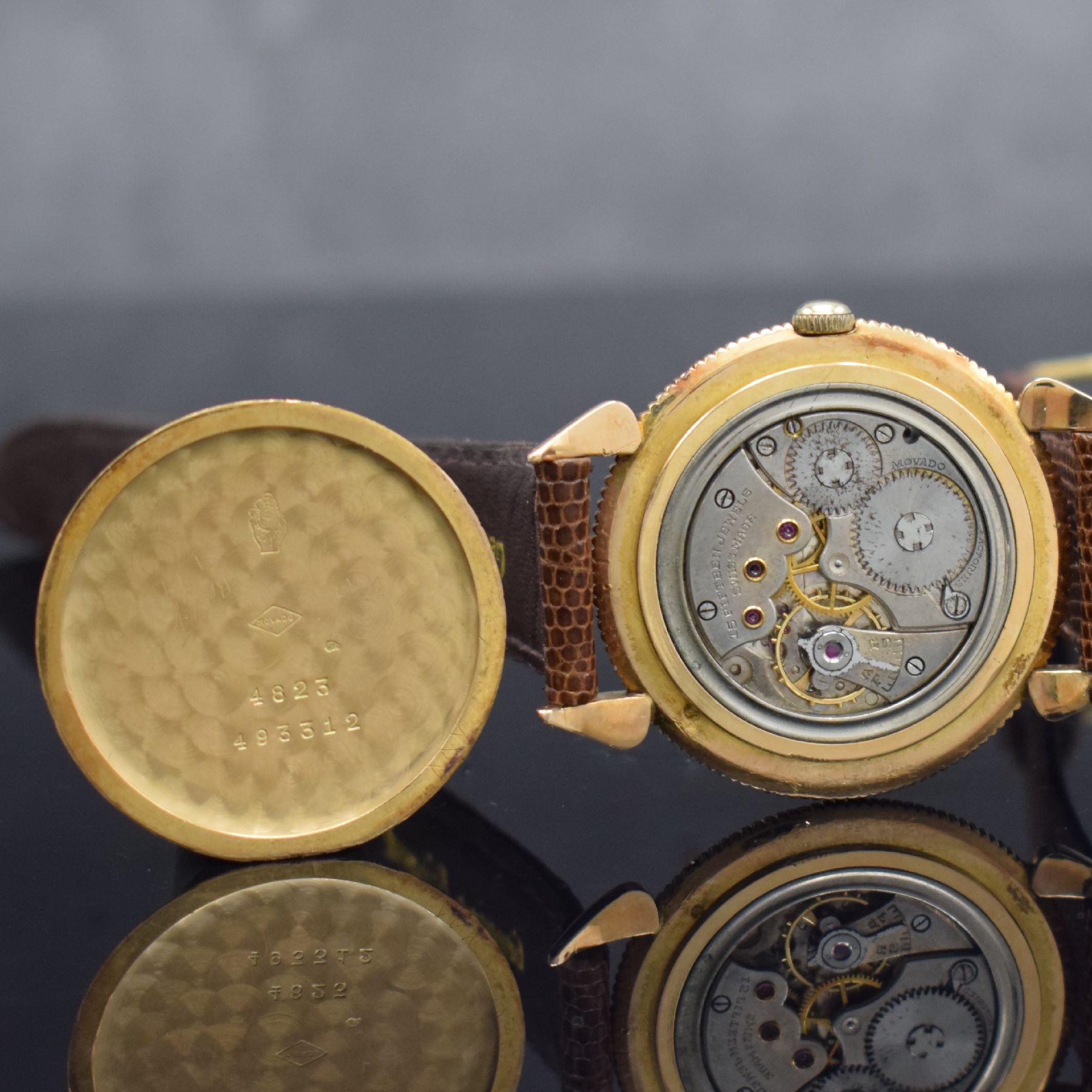 Detail f: MOVADO Herrenarmbanduhr in RoseG 750/000 mit Kalender, Schweiz um 1945, Handaufzug, 3- teil. Gehäuse m. tropfenförm. Bandanstößen, Boden & ...