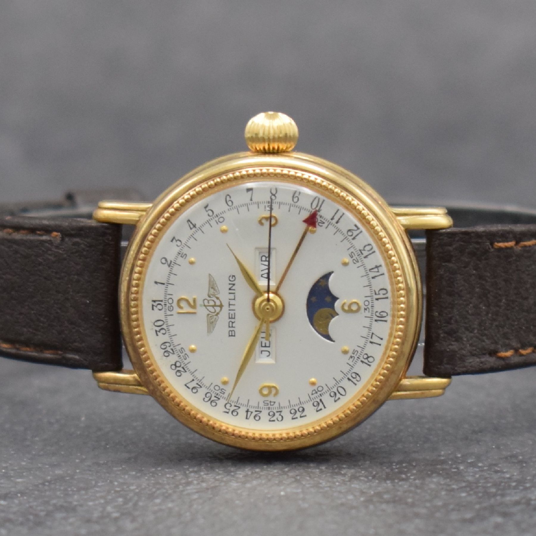Detail a: BREITLING Damenarmbanduhr in RoseG 750/000 mit Vollkalender, Schweiz um 1980, Handaufzug, 3-teil. Geh., Boden & Glasrand aufgedr., silb. Zifferbl. m. ...