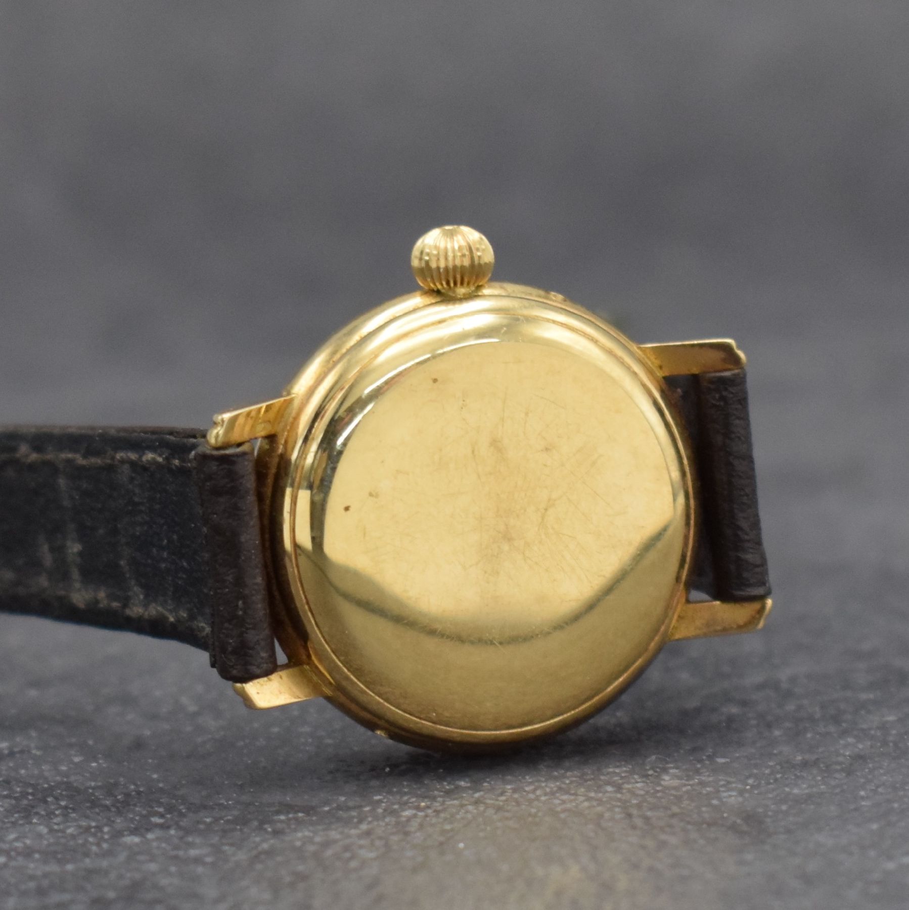 Detail f: BREITLING Damenarmbanduhr in RoseG 750/000 mit Vollkalender, Schweiz um 1980, Handaufzug, 3-teil. Geh., Boden & Glasrand aufgedr., silb. Zifferbl. m. ...