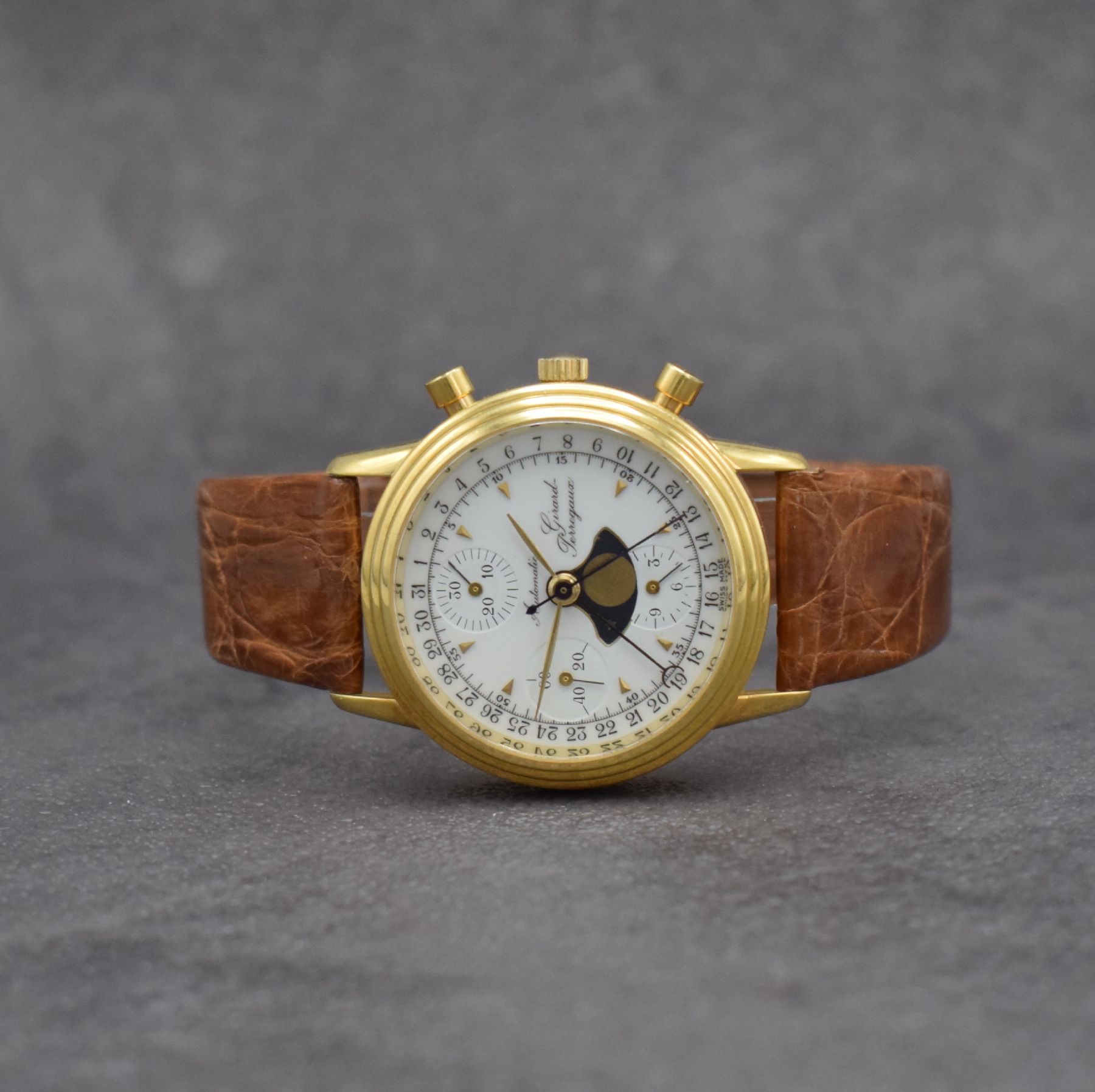 GIRARD PERREGAUX Herrenarmbanduhr in GG 750/000 mit Chronograph, Mondphase & Datum, Schweiz um 1990, Automatik, beids. vergl. Gehäuse, Boden gedr., ...