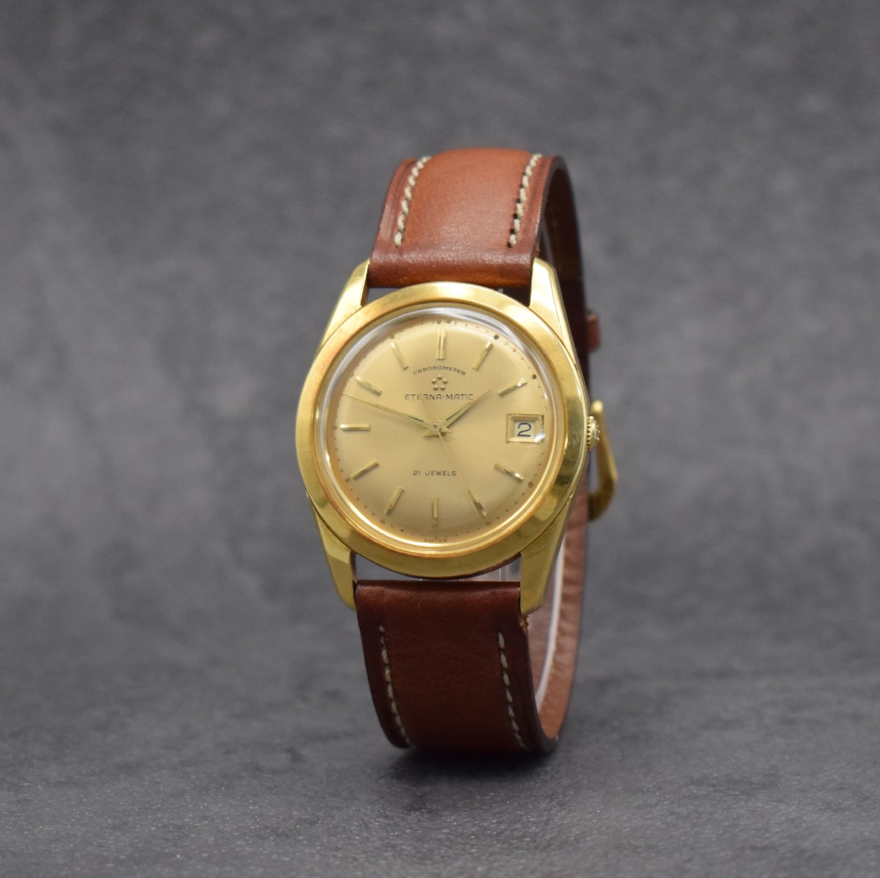 Detail b: ETERNA Chronometer Herrenarmbanduhr in GG 750/000, Schweiz um 1960, Automatik, Boden m. Wappen geschr., gold. Zifferbl. m. aufgel. Std.-Ind., gold. ...