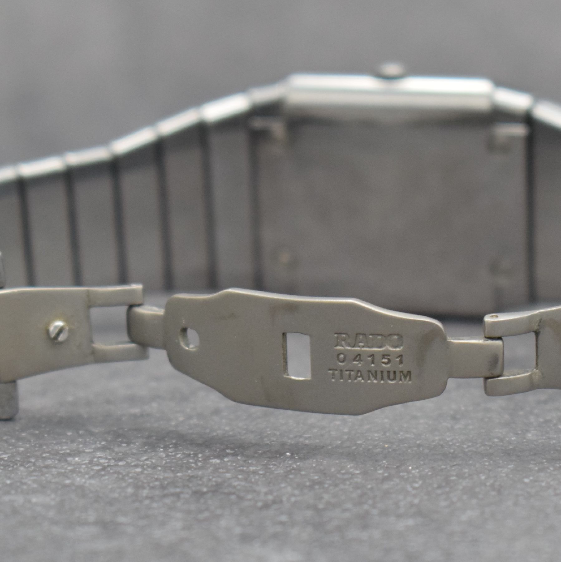 Detail d: RADO Diastar Armbanduhr, Schweiz um 1995, quarz, Ref. 152.0332.3, Keramikgehäuse inkl. Keramikband m. dopp. Faltschl., graues Zifferbl. im ...