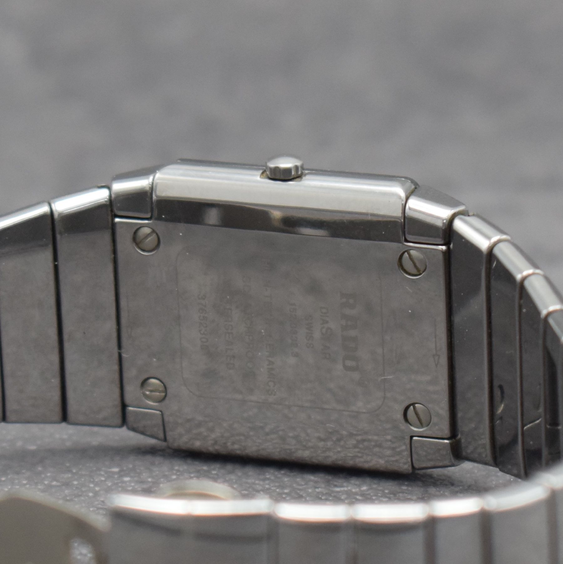 Detail e: RADO Diastar Armbanduhr, Schweiz um 1995, quarz, Ref. 152.0332.3, Keramikgehäuse inkl. Keramikband m. dopp. Faltschl., graues Zifferbl. im ...