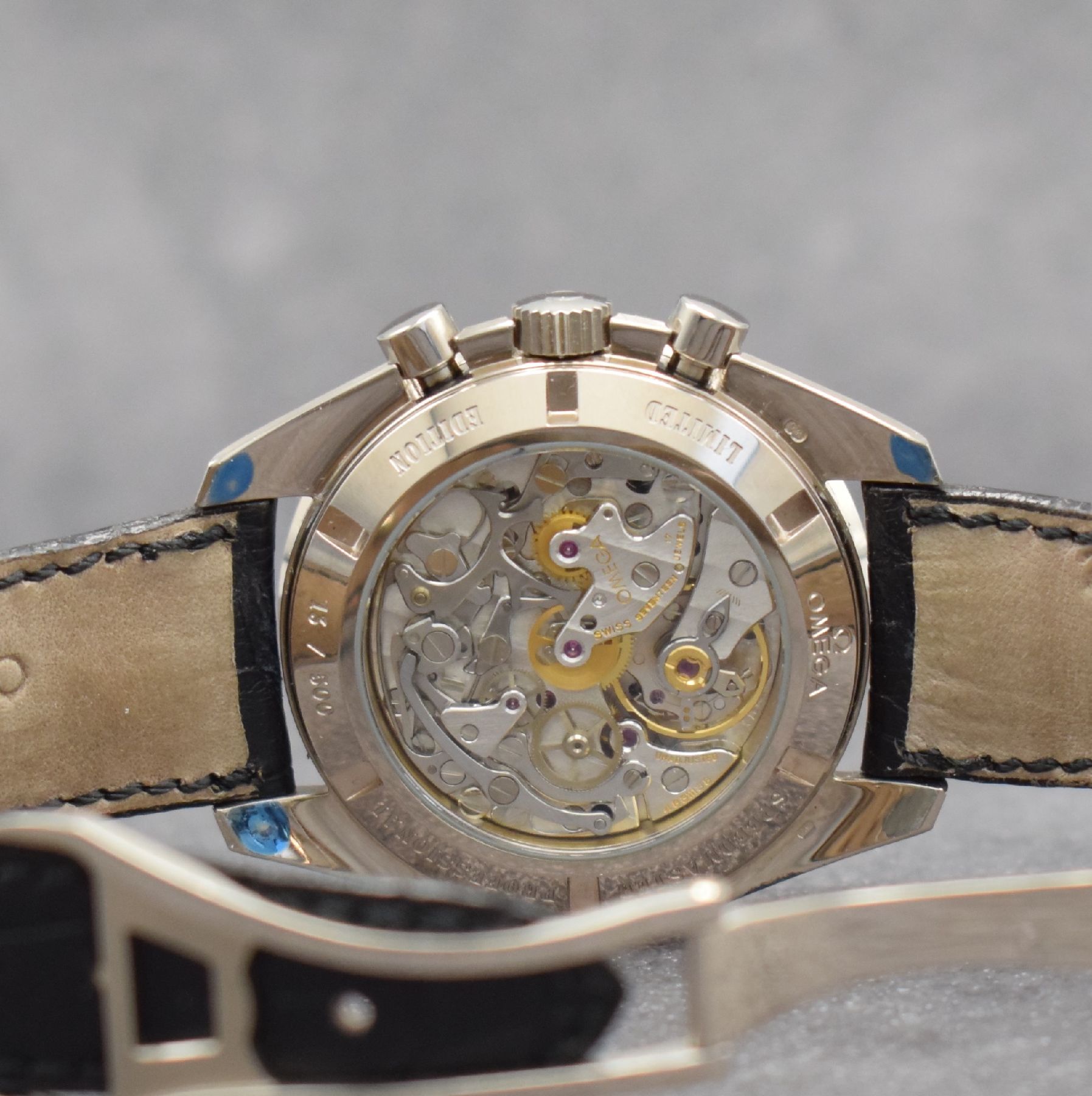 Detail f: OMEGA feiner & extrem seltener Armbandchronograph Serie Speedmaster APOLLO XI in WG 750/000 Referenz 36923081, Handaufzug, ausverkaufter, auf ...