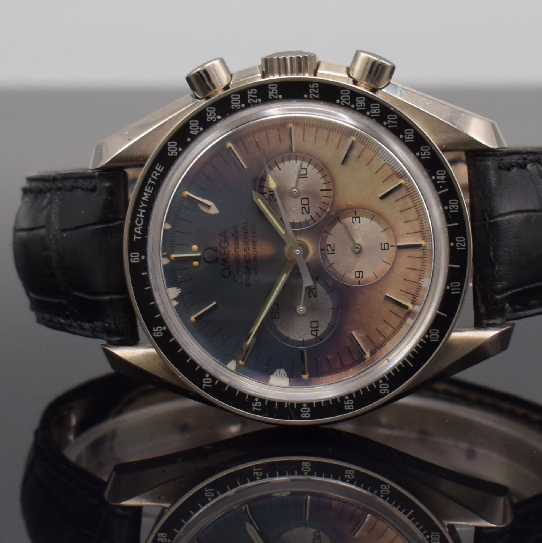 Detail i: OMEGA feiner & extrem seltener Armbandchronograph Serie Speedmaster APOLLO XI in WG 750/000 Referenz 36923081, Handaufzug, ausverkaufter, auf ...