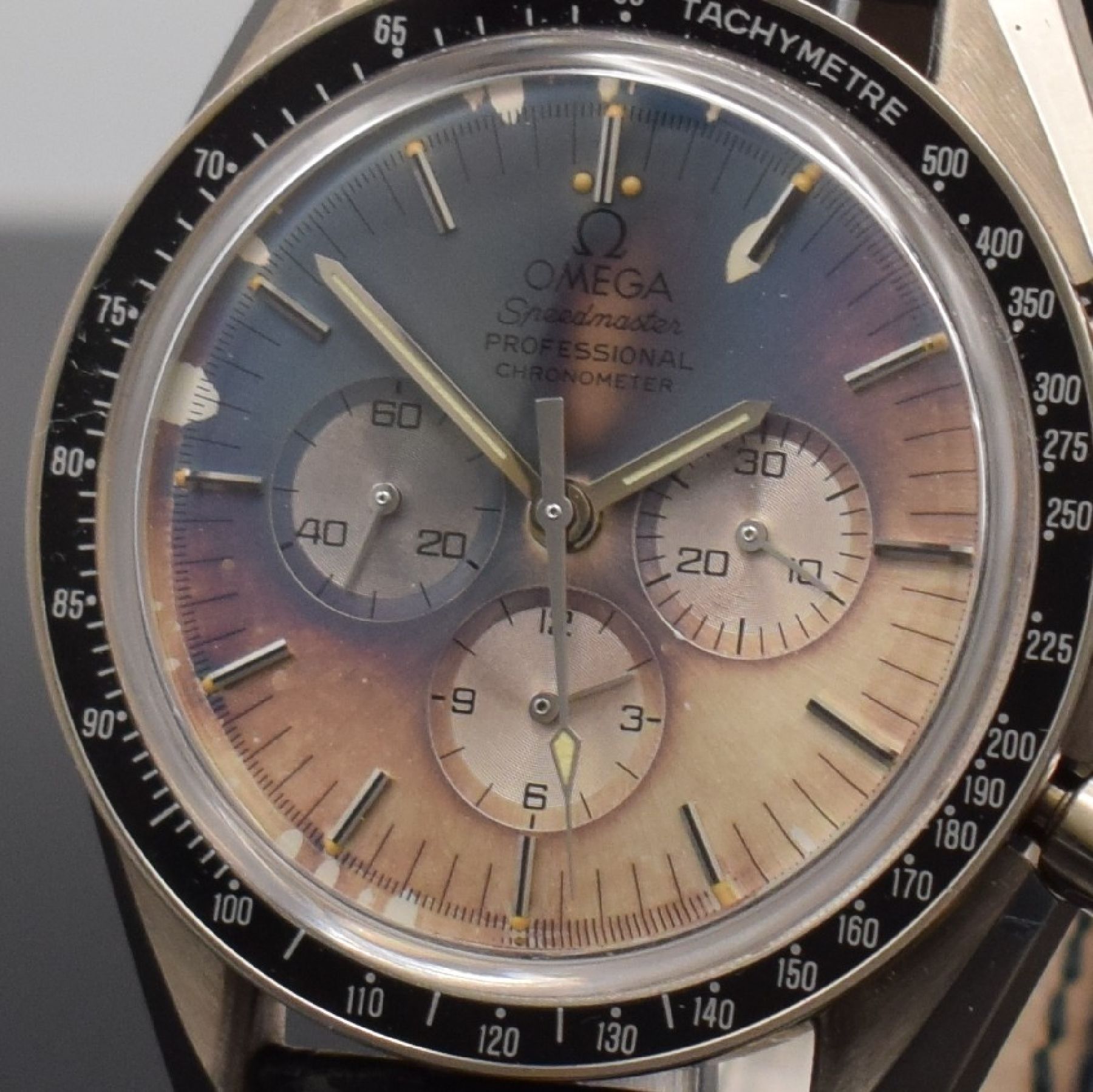 Detail j: OMEGA feiner & extrem seltener Armbandchronograph Serie Speedmaster APOLLO XI in WG 750/000 Referenz 36923081, Handaufzug, ausverkaufter, auf ...