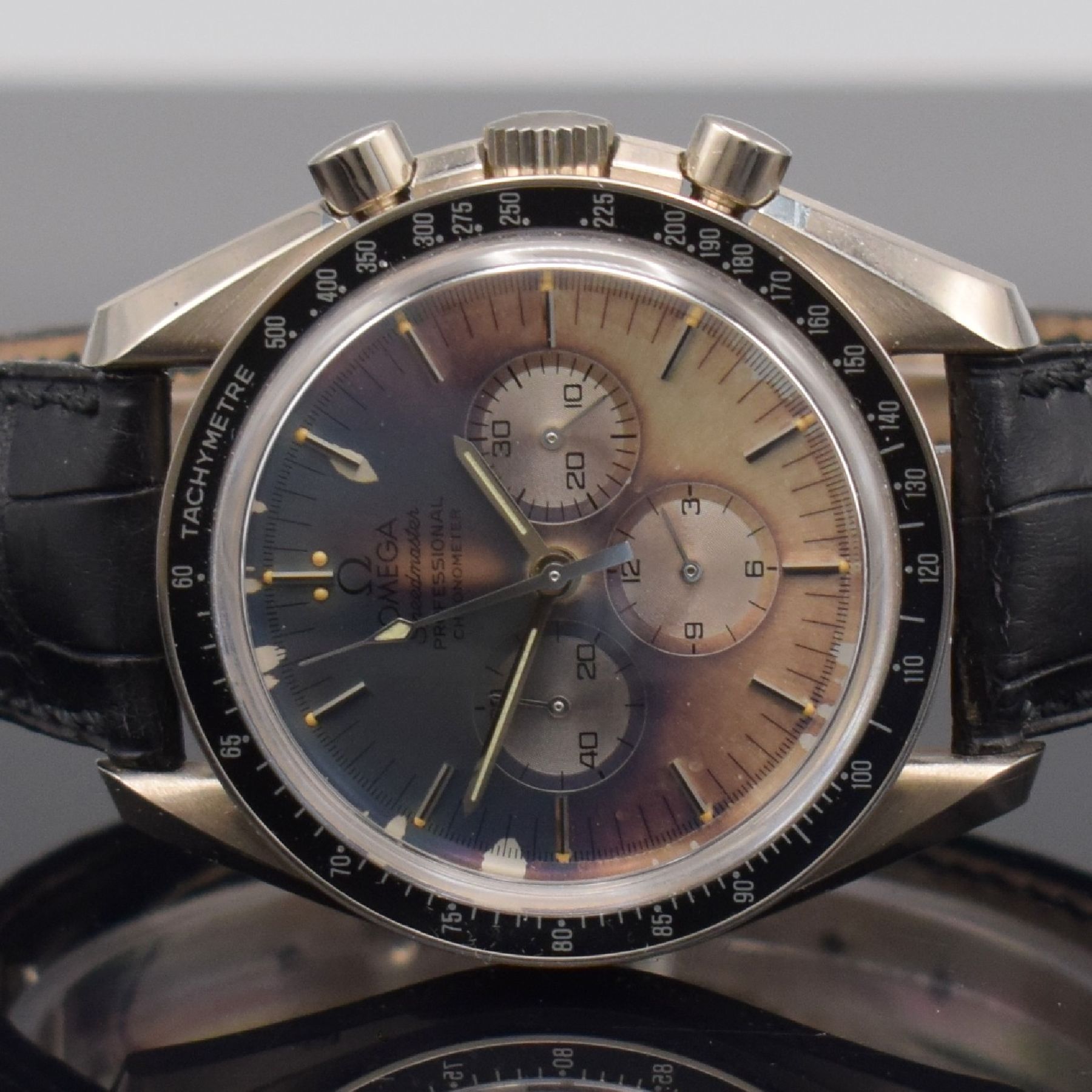 Detail m: OMEGA feiner & extrem seltener Armbandchronograph Serie Speedmaster APOLLO XI in WG 750/000 Referenz 36923081, Handaufzug, ausverkaufter, auf ...