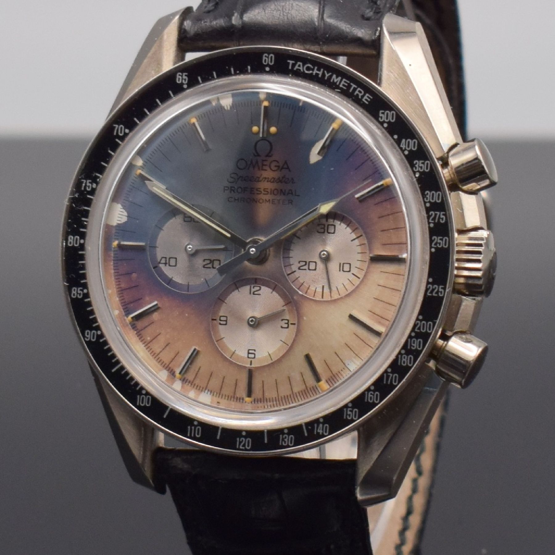 Detail p: OMEGA feiner & extrem seltener Armbandchronograph Serie Speedmaster APOLLO XI in WG 750/000 Referenz 36923081, Handaufzug, ausverkaufter, auf ...