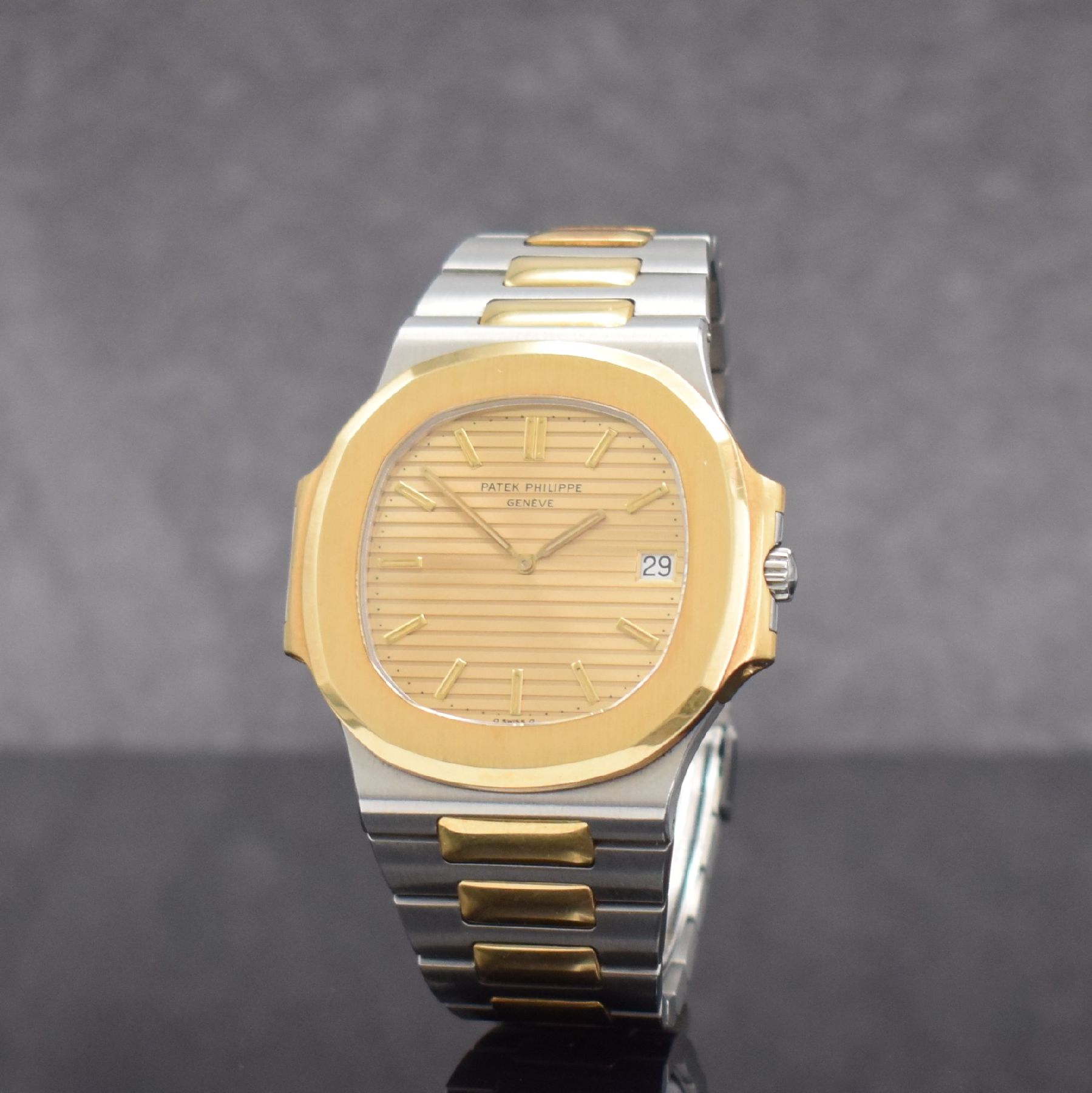 Detail b: PATEK PHILIPPE hochfeine & seltene Herrenarmbanduhr "Jumbo" Nautilus Ref. 3700/11 Design von Gerald Genta in Stahl & GG 750/000 kombiniert, ...