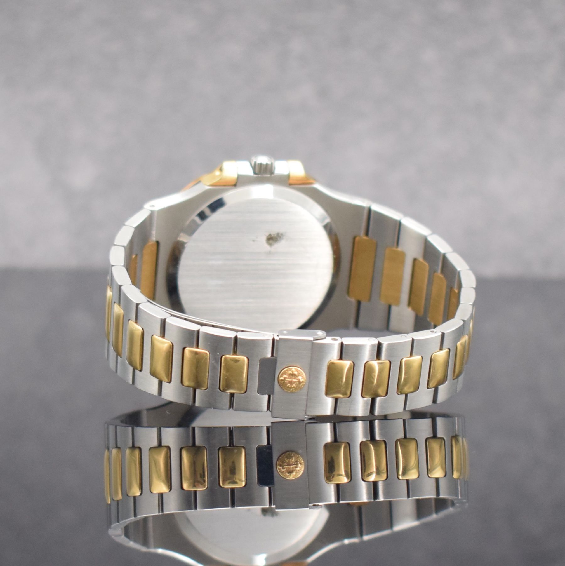 Detail d: PATEK PHILIPPE hochfeine & seltene Herrenarmbanduhr "Jumbo" Nautilus Ref. 3700/11 Design von Gerald Genta in Stahl & GG 750/000 kombiniert, ...