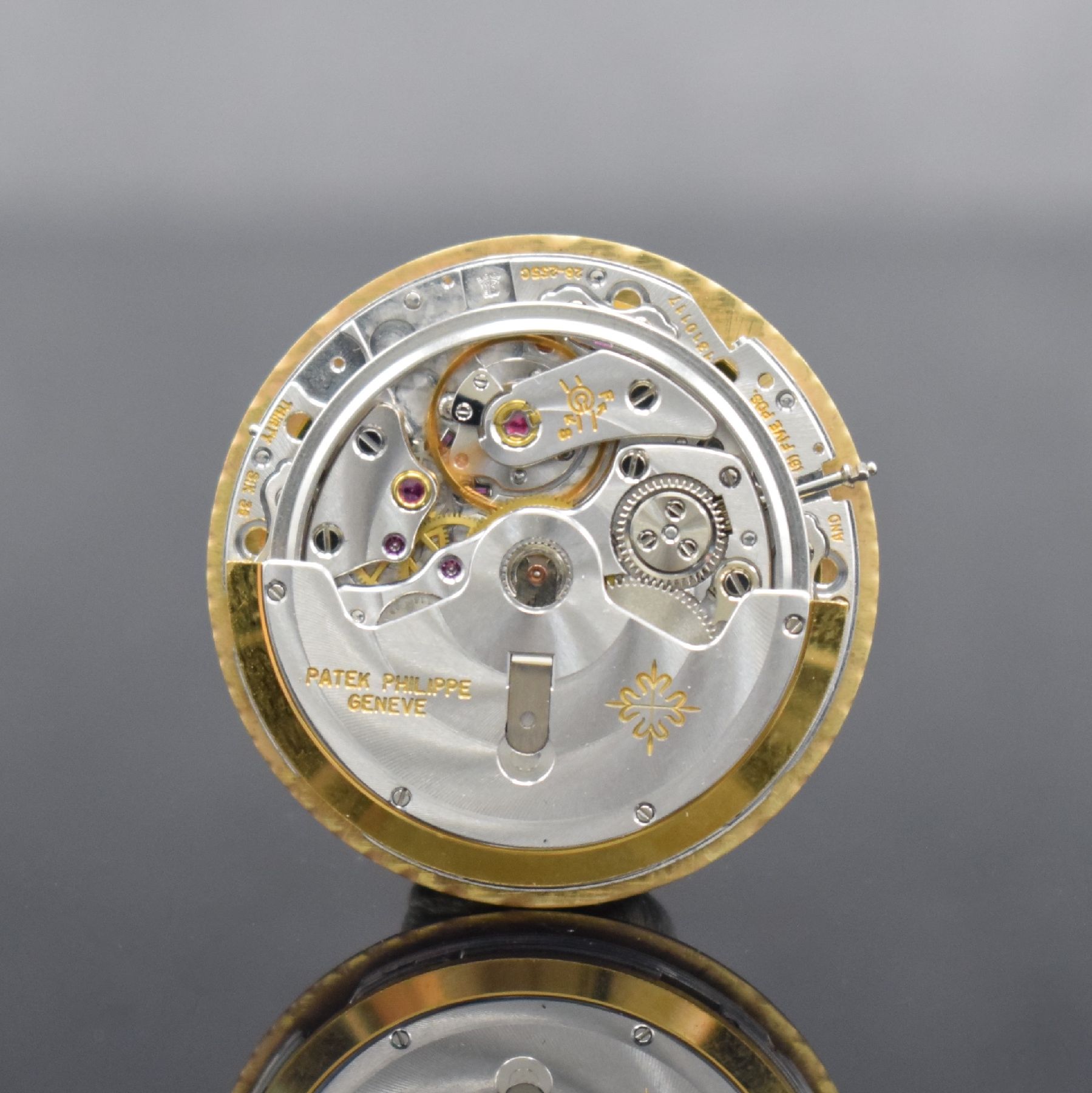 Detail k: PATEK PHILIPPE hochfeine & seltene Herrenarmbanduhr "Jumbo" Nautilus Ref. 3700/11 Design von Gerald Genta in Stahl & GG 750/000 kombiniert, ...
