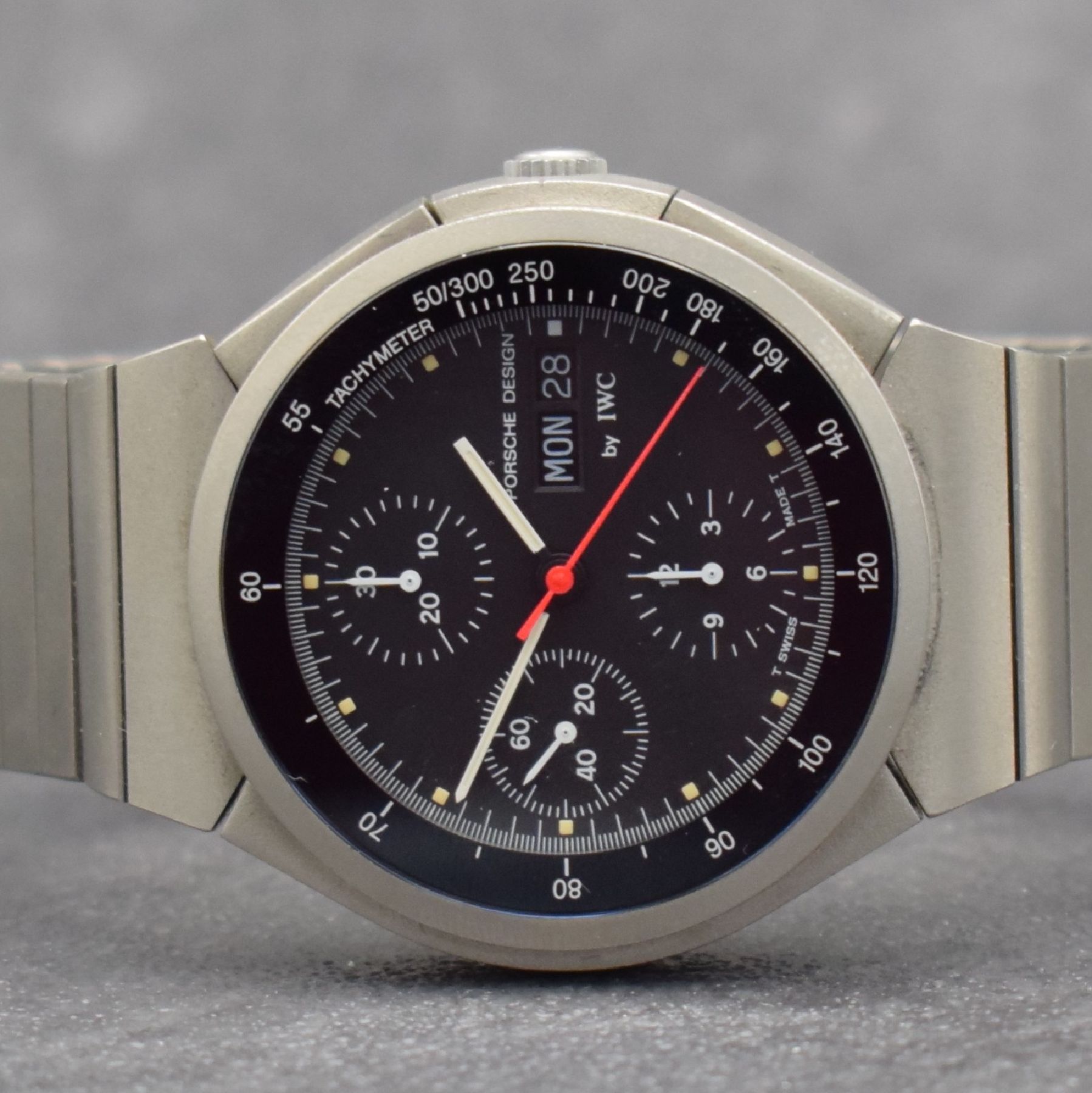 Detail a: IWC Porsche Design Herrenarmbanduhr mit Chronograph Referenz 3702, Automatik, matt. Titangeh. inkl. Gliederband mit Faltschl., 30 Min.- & 12 ...