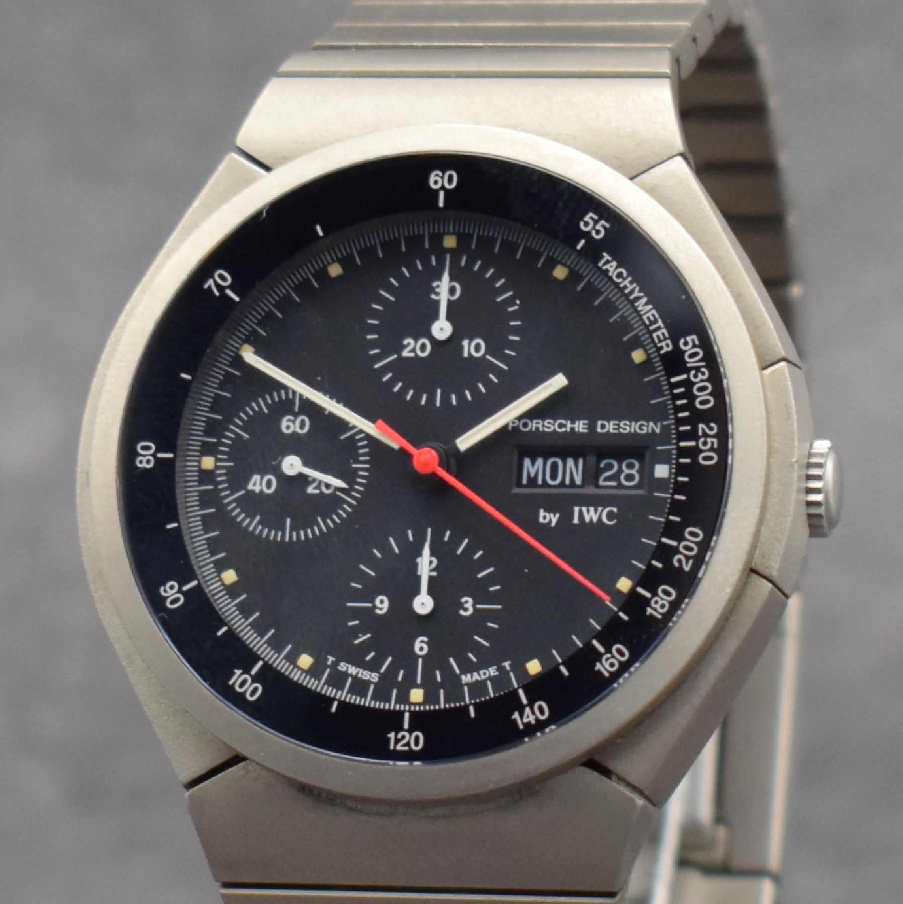Detail c: IWC Porsche Design Herrenarmbanduhr mit Chronograph Referenz 3702, Automatik, matt. Titangeh. inkl. Gliederband mit Faltschl., 30 Min.- & 12 ...
