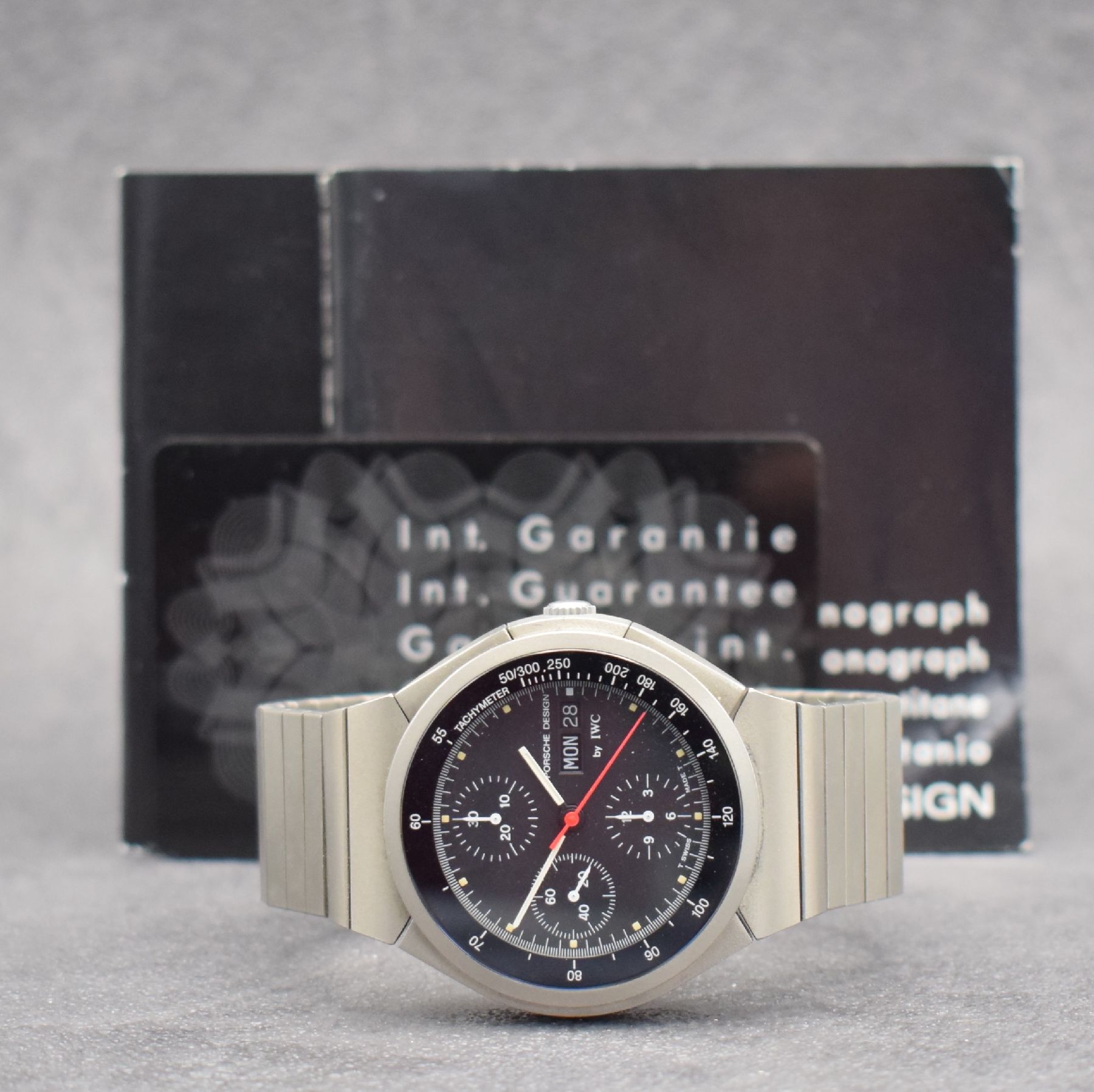 Detail f: IWC Porsche Design Herrenarmbanduhr mit Chronograph Referenz 3702, Automatik, matt. Titangeh. inkl. Gliederband mit Faltschl., 30 Min.- & 12 ...