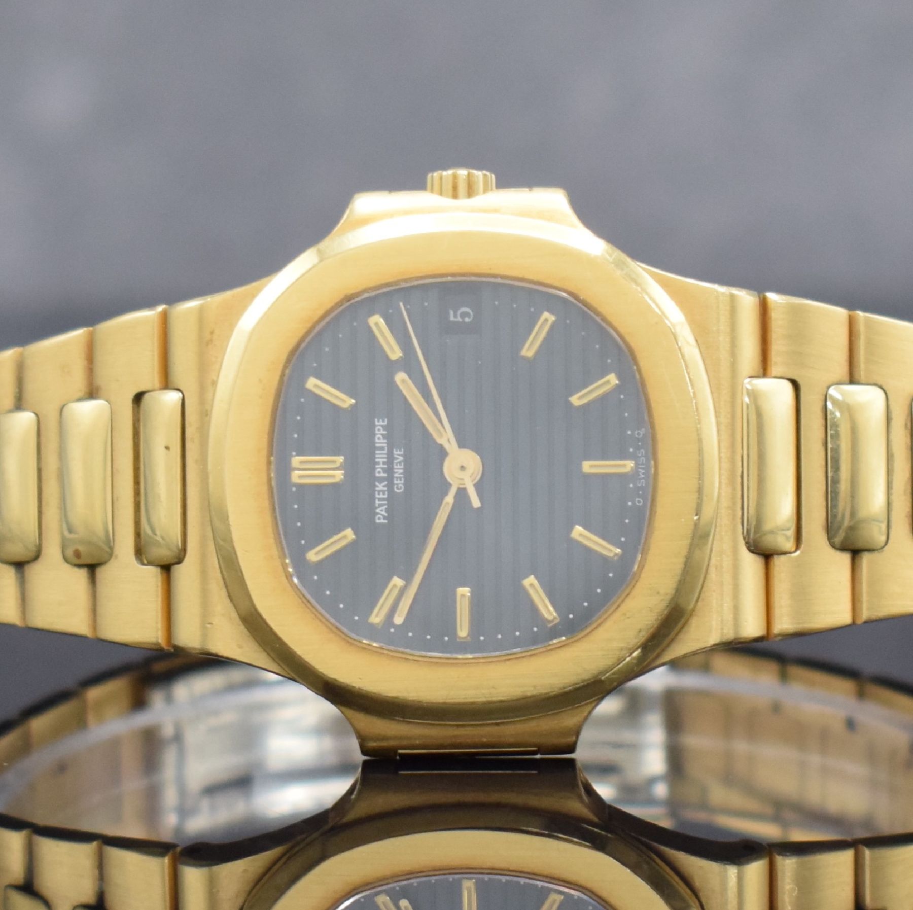 Detail b: PATEK PHILIPPE hochfeine & seltene Herrenarmbanduhr Modell Nautilus in GG 750/000Referenz 3800/001 designed von Gerald Genta mit original Zertifikat, ...