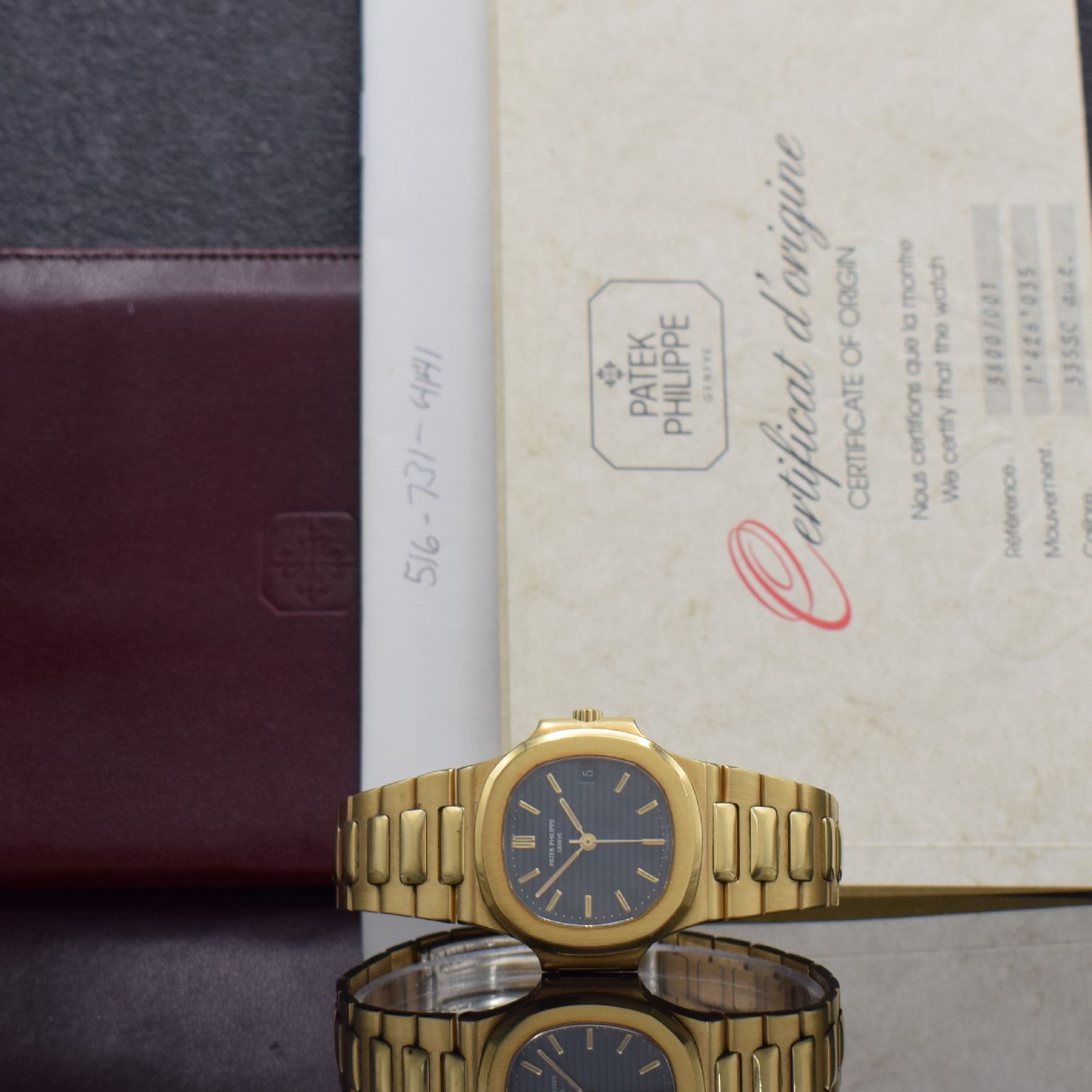 Detail m: PATEK PHILIPPE hochfeine & seltene Herrenarmbanduhr Modell Nautilus in GG 750/000Referenz 3800/001 designed von Gerald Genta mit original Zertifikat, ...