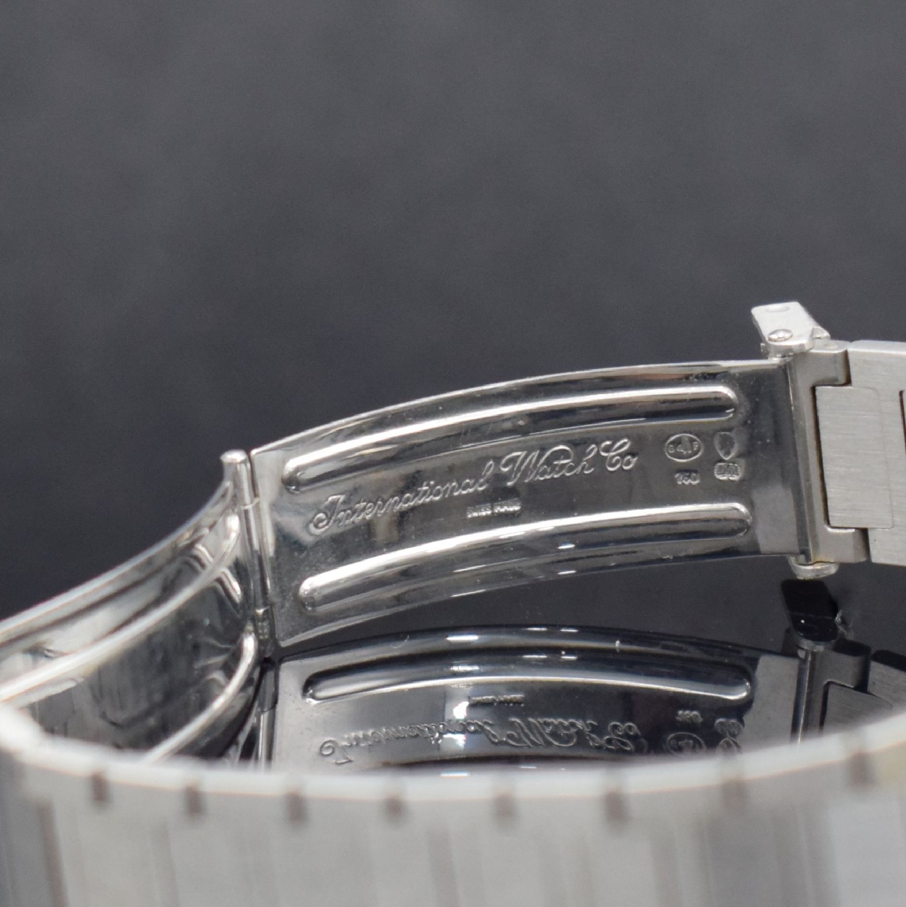 Detail e: IWC feine & sehr seltene Herrenarmbanduhr Yacht-Club II in WG 750/000 Referenz 9718, Schweiz um 1980, quarz, Boden verschr., Gliederband m. ...