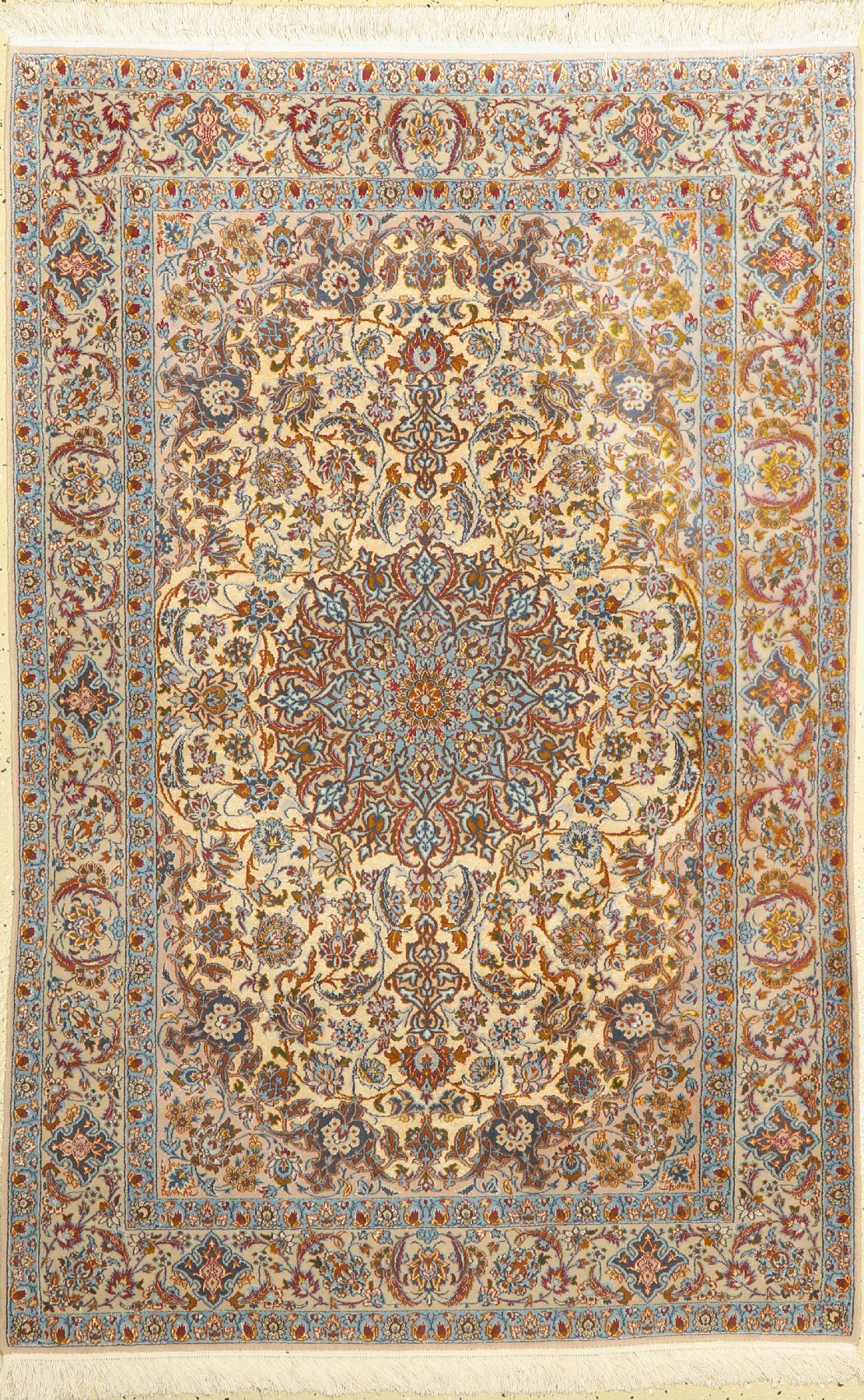 Esfahan fein,(Seidengrund), Persien, um 1950, Korkwolle mit und auf Seide, ca. 162 x 107 cm, EHZ: 2